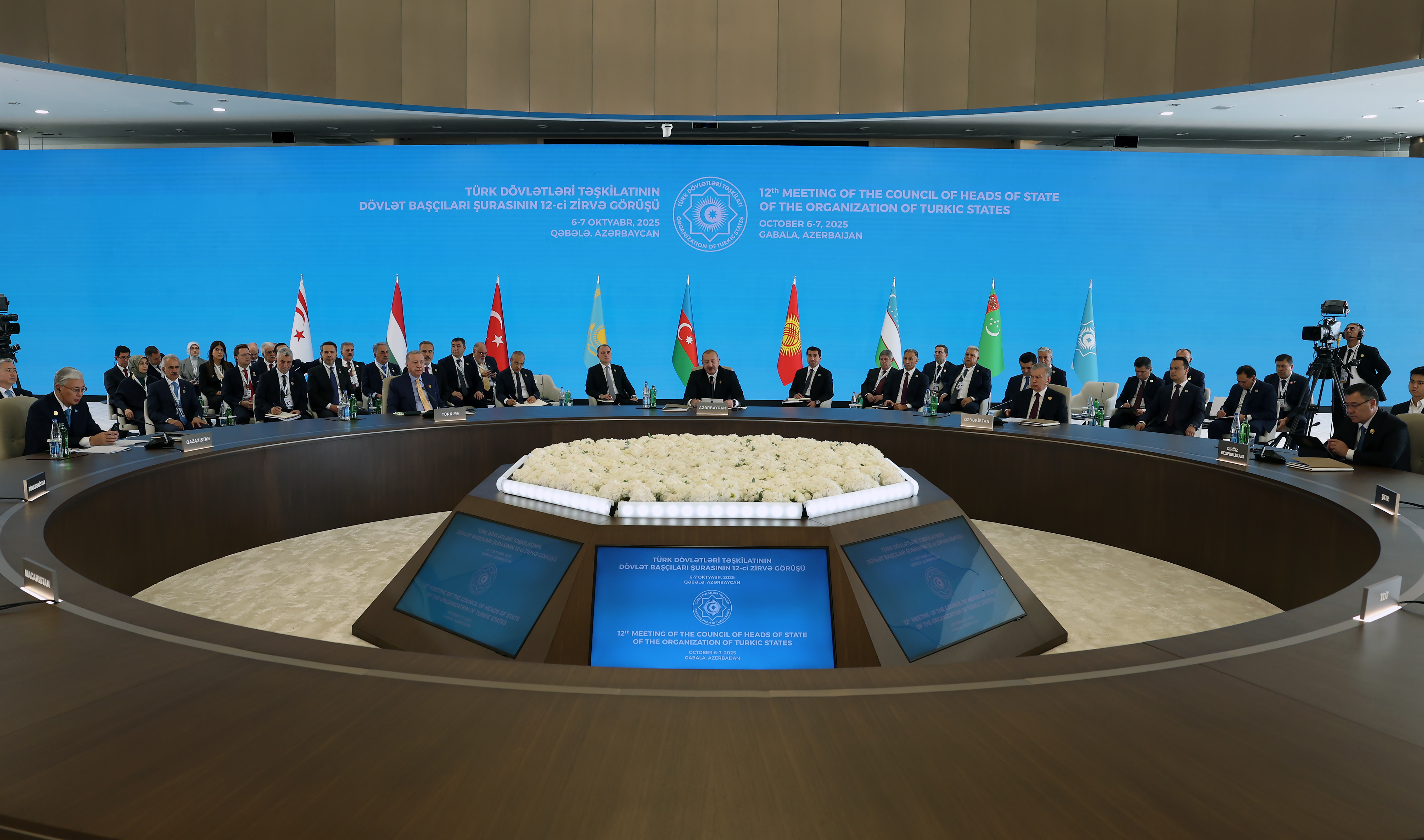 AA-20251007-39334634-39334623-AZERBAYCANIN_GEBELE_SEHRINDE_TURK_DEVLETLERI_TESKILATI_12_ZIRVESI_BASLADI