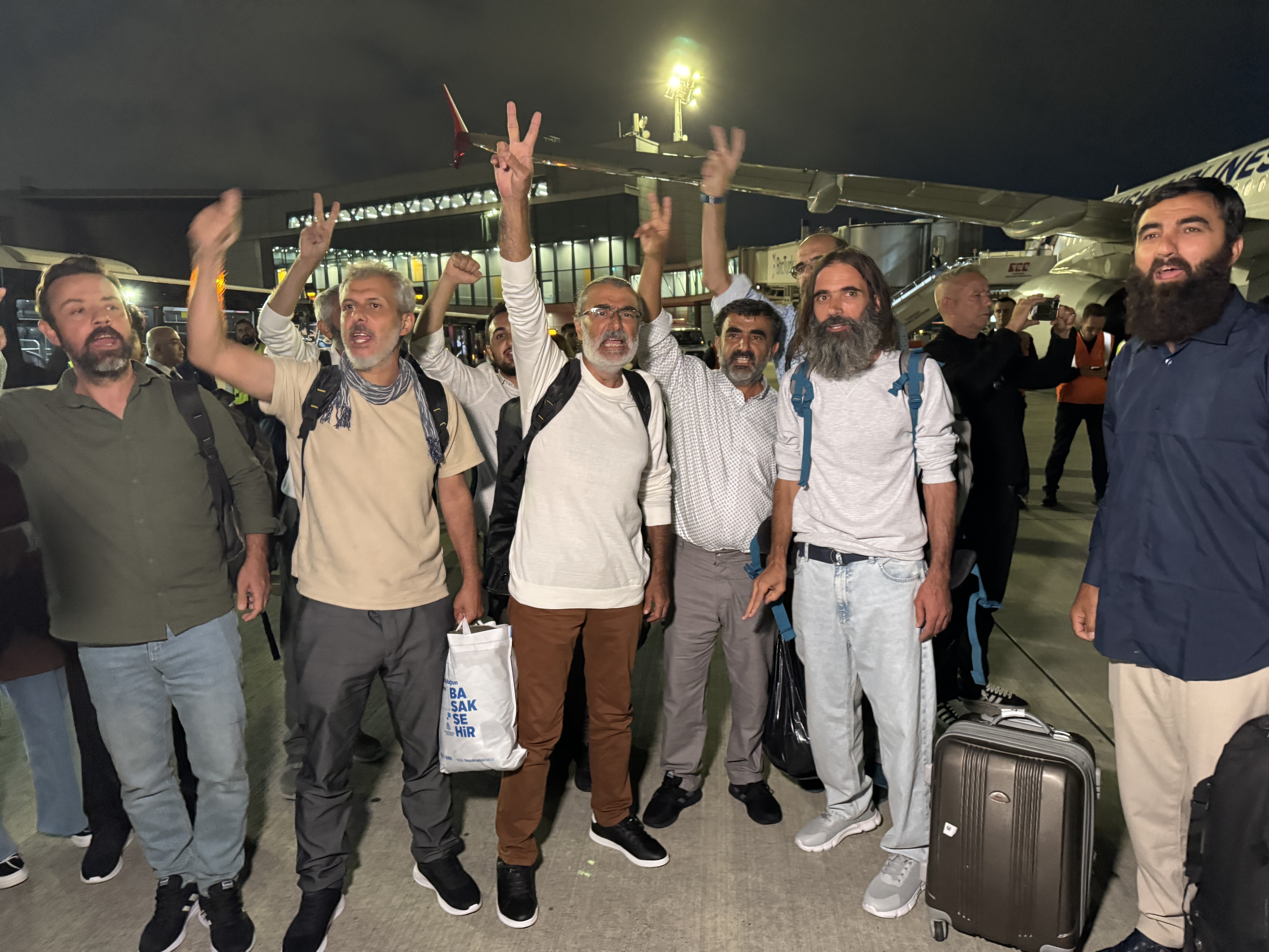 AA-20251007-39340057-39340055-SUMUD_FILOSU_AKTIVISTI_15_TURK_VATANDASINI_TASIYAN_THY_UCAGI_ISTANBULA_ULASTI