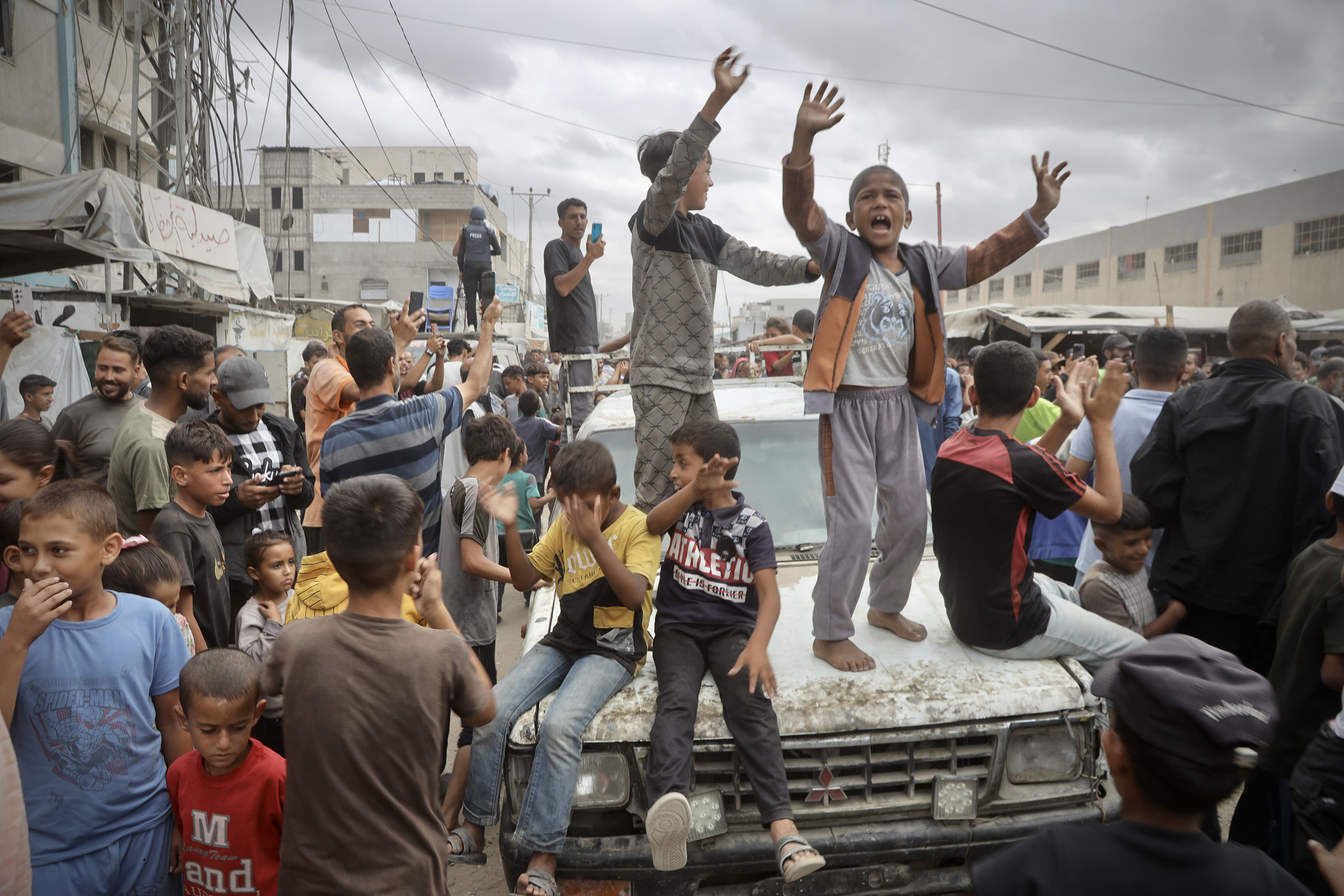 AA-20251009-39358235-39358219-FILISTINLILER_GAZZEDE_YURURLUGE_GIRMESI_BEKLENEN_ATESKES_DUYURUSUNU_COSKUYLA_KARSILADI