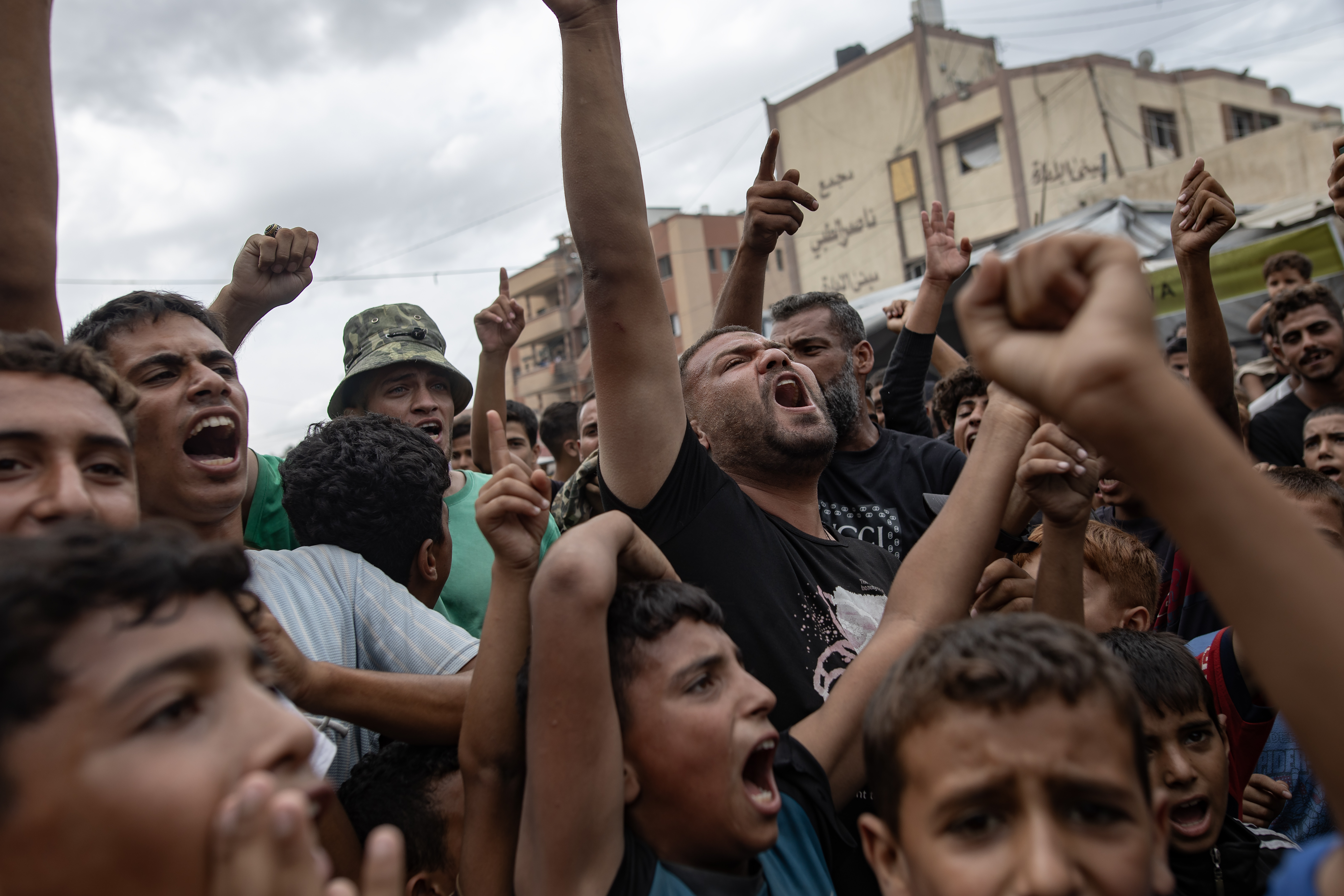 AA-20251009-39360734-39360733-FILISTINLILER_GAZZEDE_YURURLUGE_GIRMESI_BEKLENEN_ATESKES_DUYURUSUNU_COSKUYLA_KARSILADI