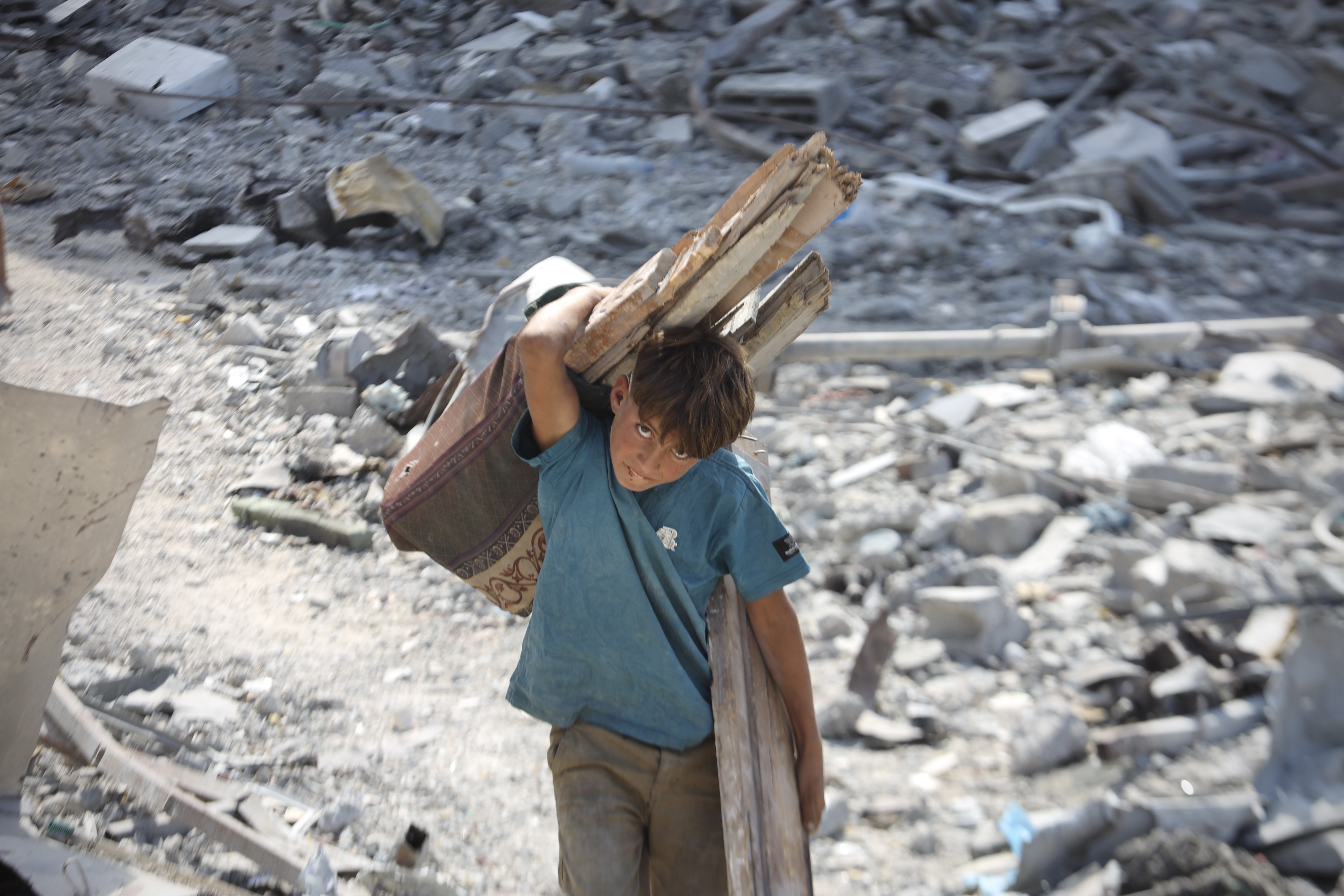 AA-20251010-39366839-39366833-GAZZDE_ATESKESIN_YURURLUGE_GIRMESIYLE_BIRLIKTE_FILISTINLILER_EVLERINE_DONMEYE_BASLADI