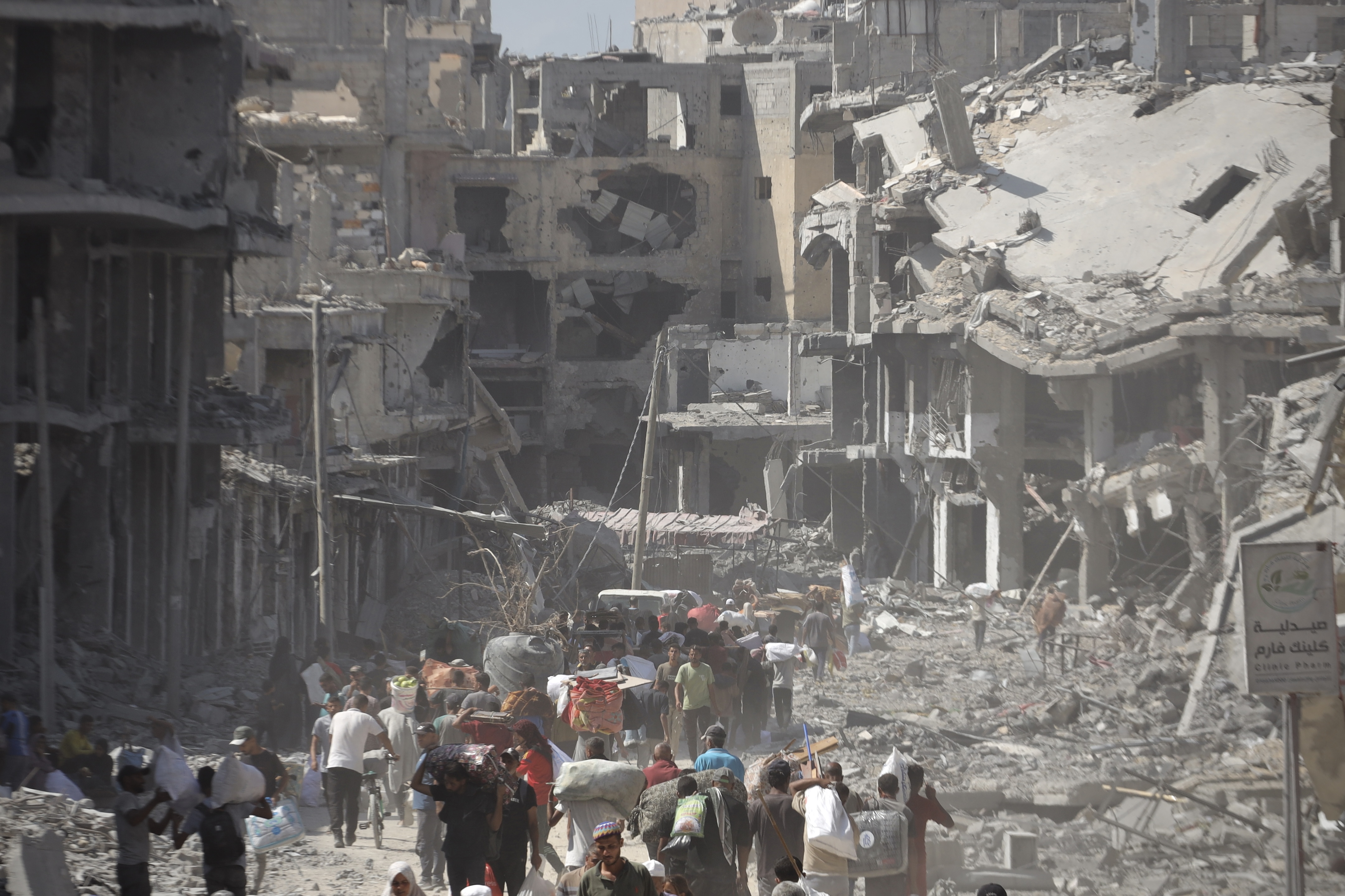 AA-20251010-39366839-39366835-GAZZDE_ATESKESIN_YURURLUGE_GIRMESIYLE_BIRLIKTE_FILISTINLILER_EVLERINE_DONMEYE_BASLADI