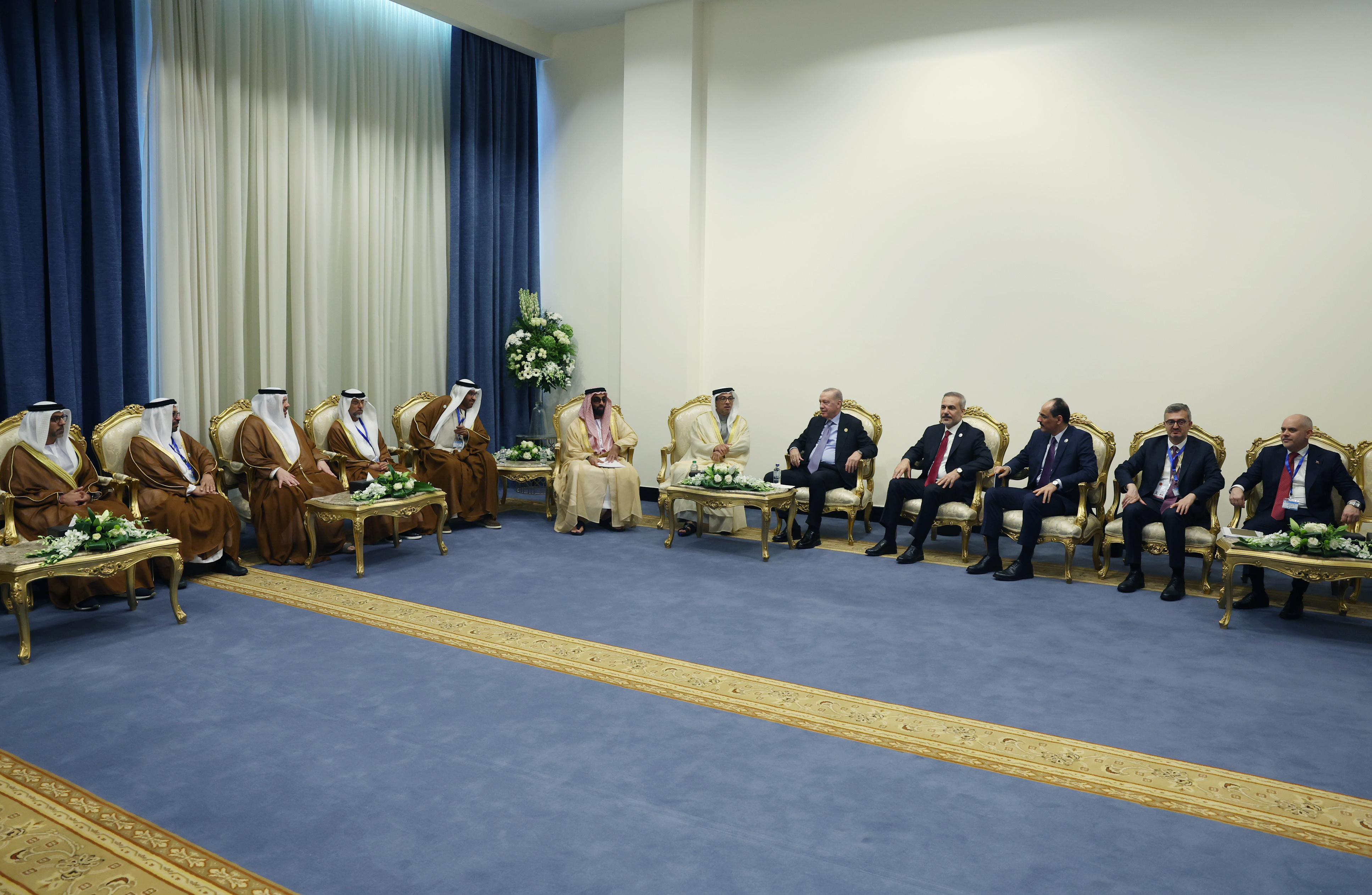 AA-20251013-39400130-39400129-CUMHURBASKANI_RECEP_TAYYIP_ERDOGAN_MISIRDA