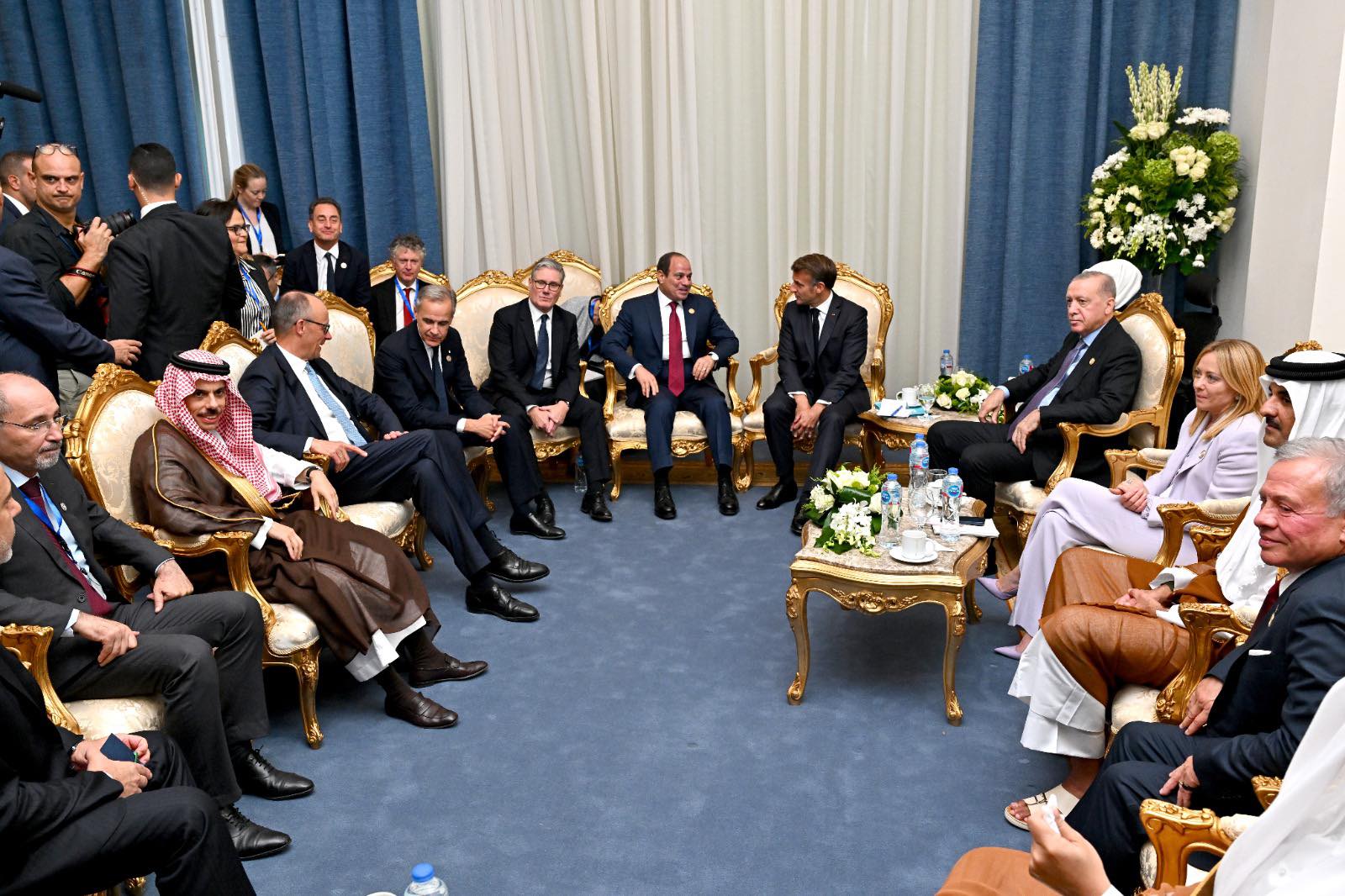 AA-20251013-39403317-39403316-MISIRDA_SARM_ELSEYH_BARIS_ZIRVESI