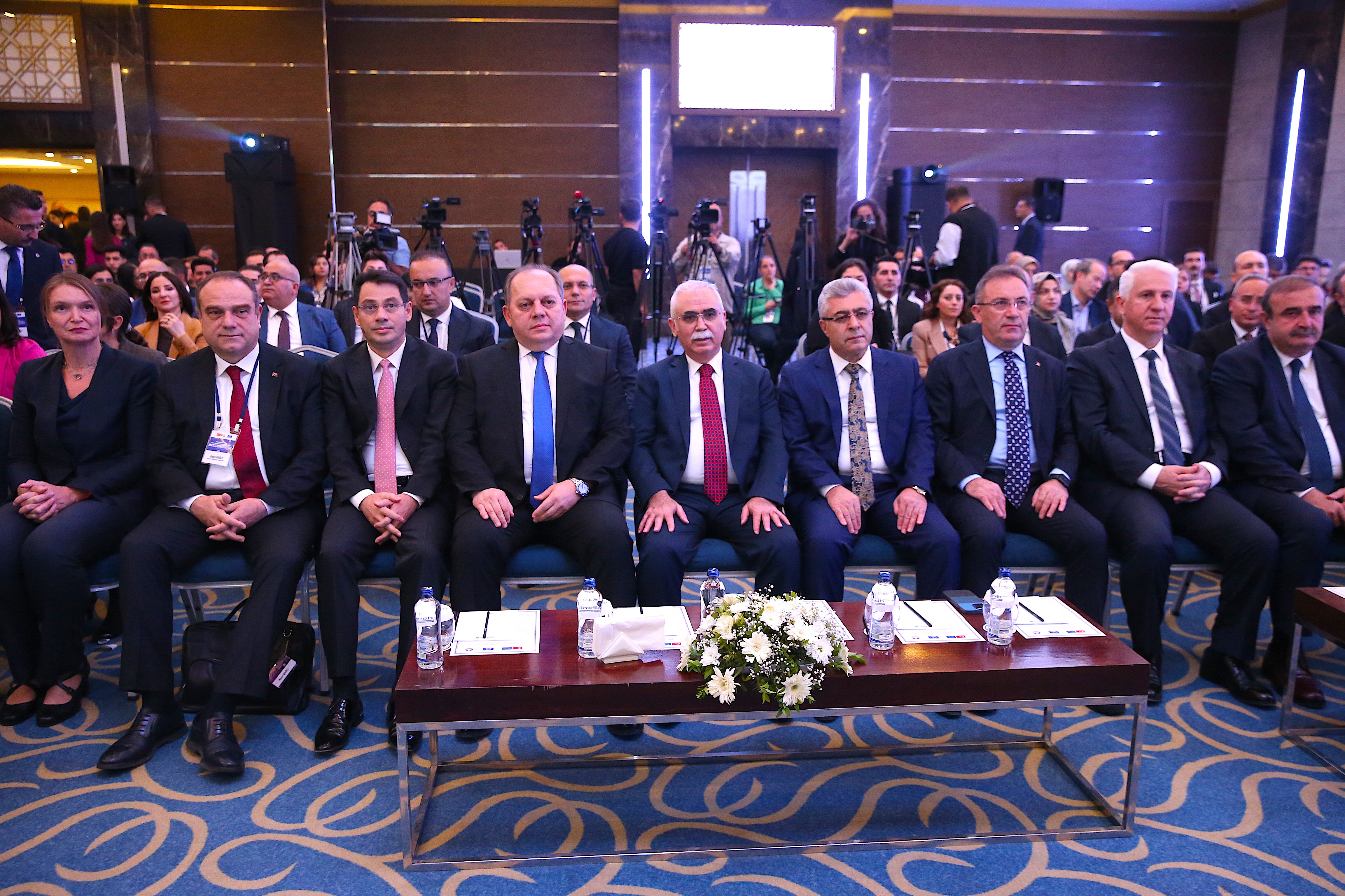 AA-20251020-39468559-39468542-ANAYASA_MAHKEMESI_BASKANI_KADIR_OZKAYA_DIYARBAKIRDA_KONUSTU