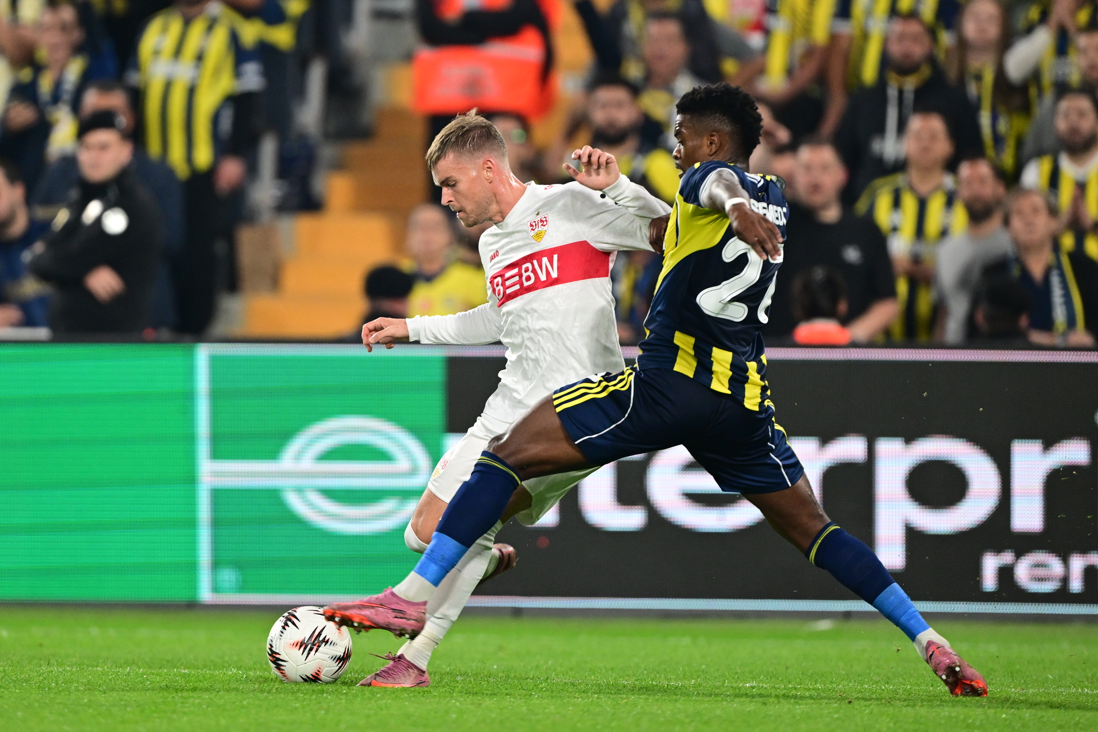 AA-20251023-39500966-39500963-FENERBAHCE_STUTTGART