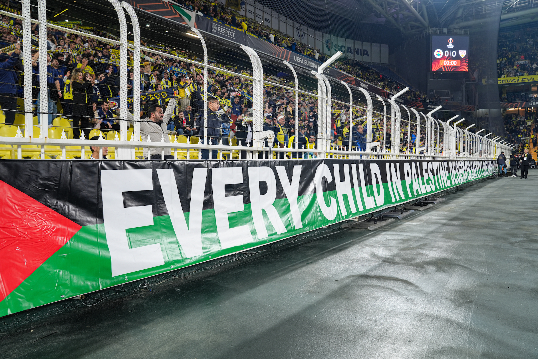 AA-20251023-39501030-39501029-FENERBAHCE_STUTTGART