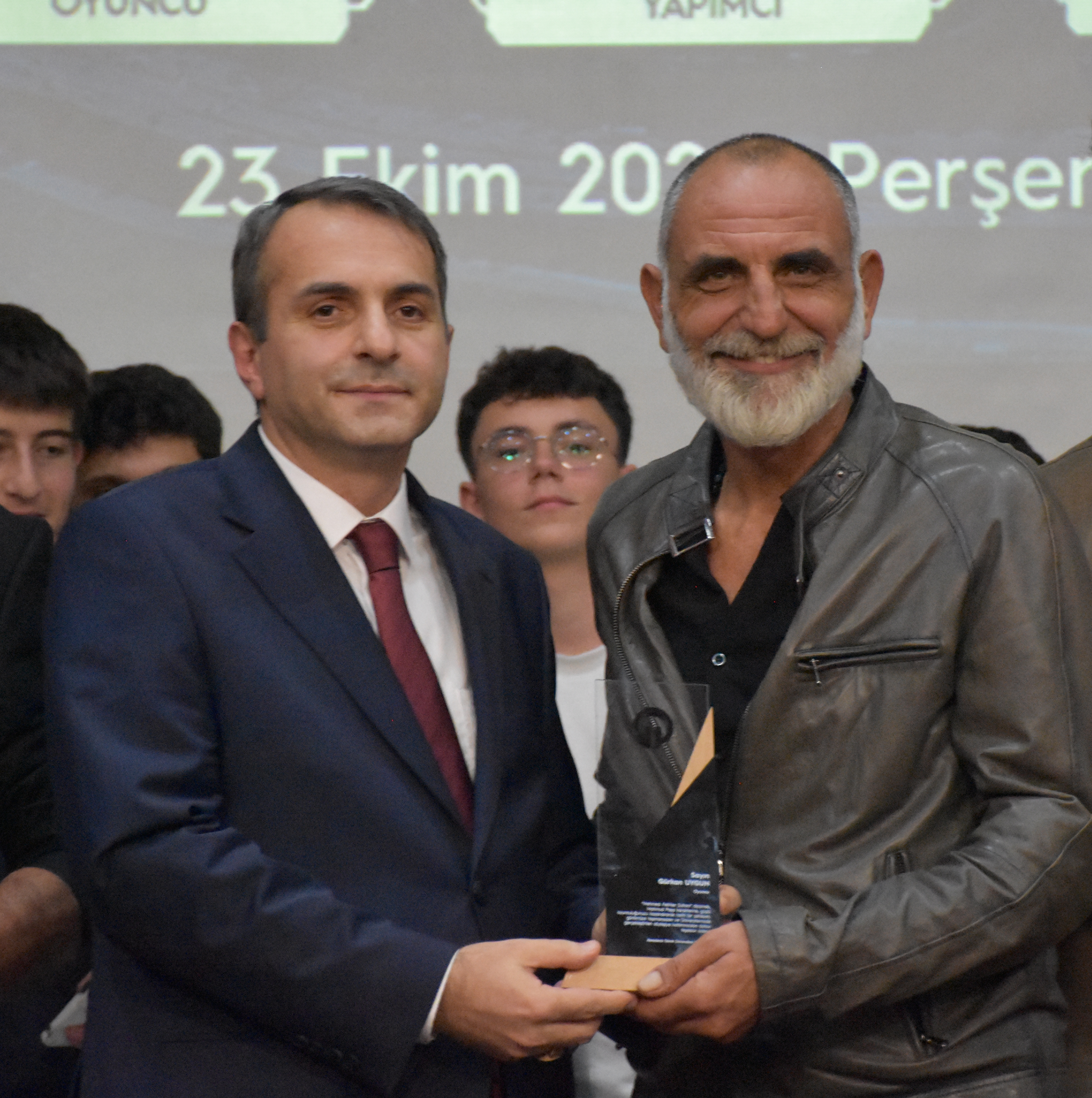 AA-20251023-39501202-39501201-MEHMED_FETIHLER_SULTANI_OYUNCULARI_TRABZONDA_OGRENCILERLE_BULUSTU