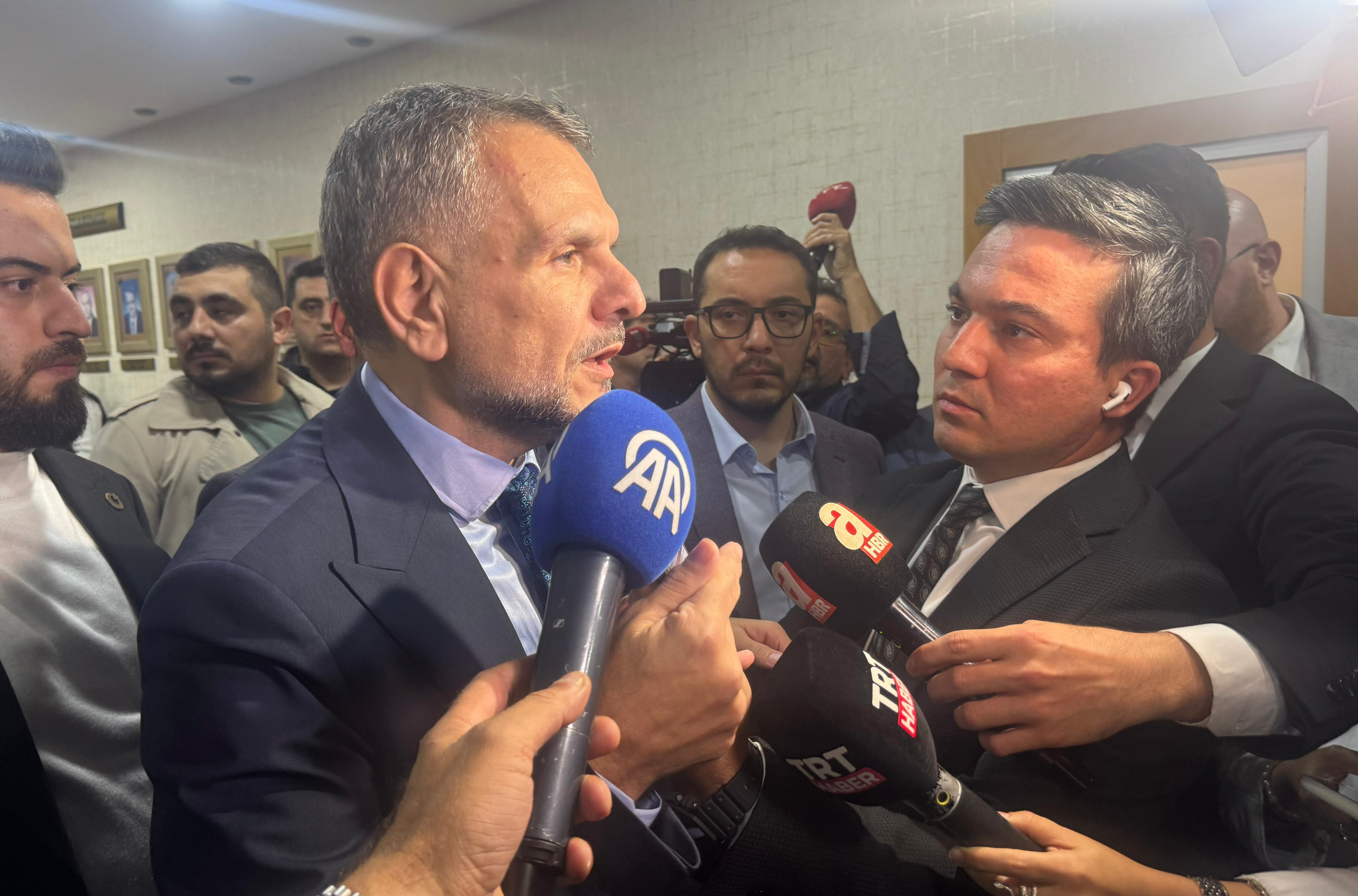 AA-20251026-39530201-39530200-BAYRAMPASA_BELEDIYE_BASKAN_VEKILLIGINE_CUMHUR_ITTIFAKI_ADAYI_AK_PARTILI_IBRAHIM_AKIN_DORDUNCU_TURDA_SECILDI