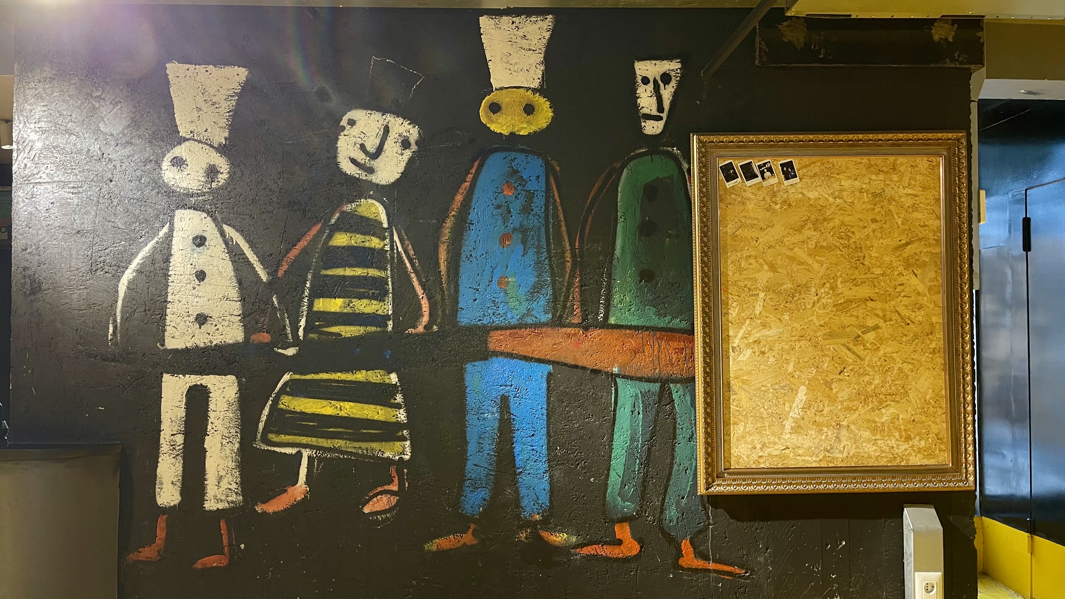 AA-20251027-39533198-39533181-LIBYALI_MIMAR_SAVASIN_METAL_ATIKLARINI_SANATLA_GERI_DONUSTUREREK_HURDA_KAFE_INSA_ETTI