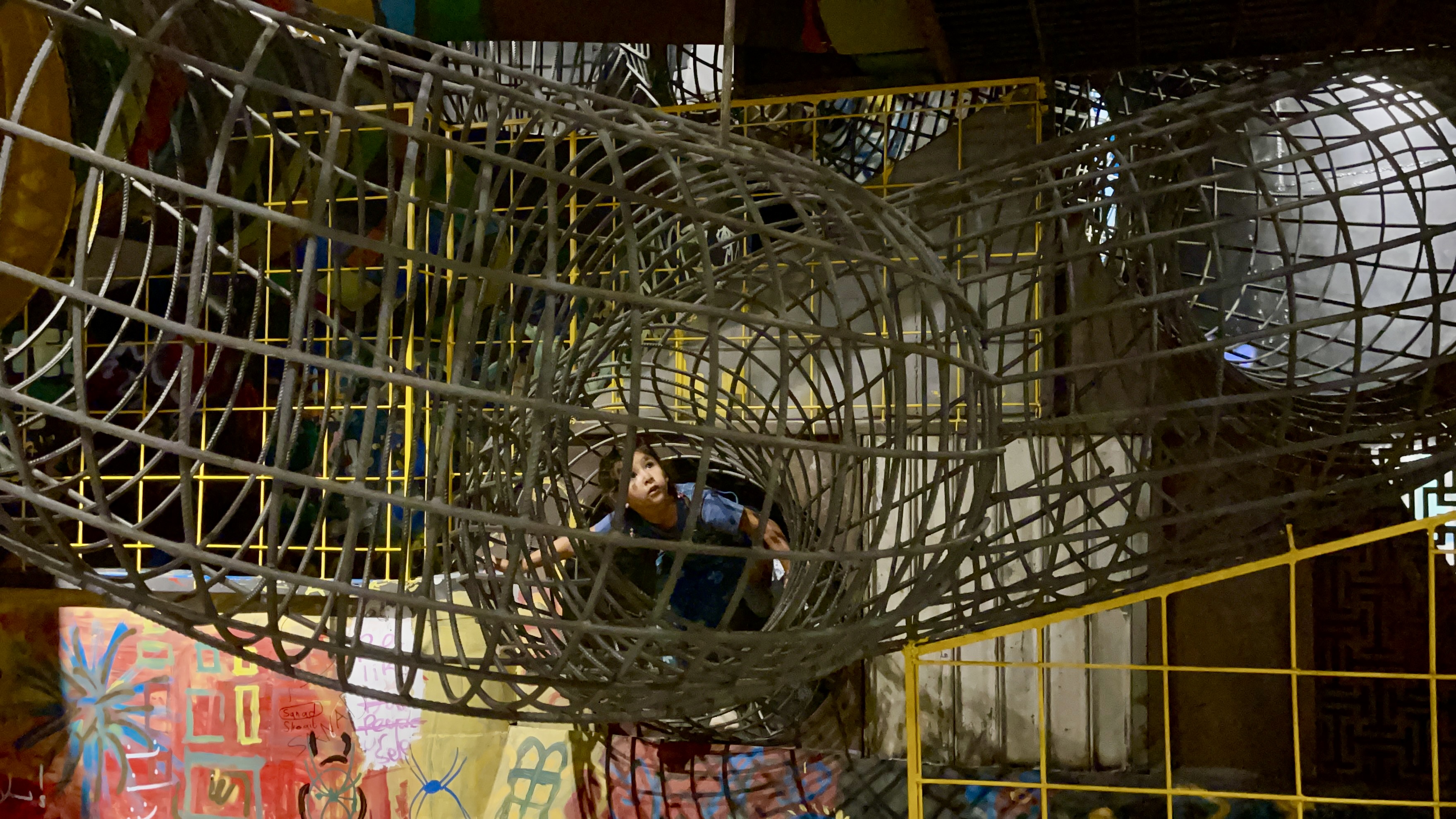 AA-20251027-39533198-39533183-LIBYALI_MIMAR_SAVASIN_METAL_ATIKLARINI_SANATLA_GERI_DONUSTUREREK_HURDA_KAFE_INSA_ETTI