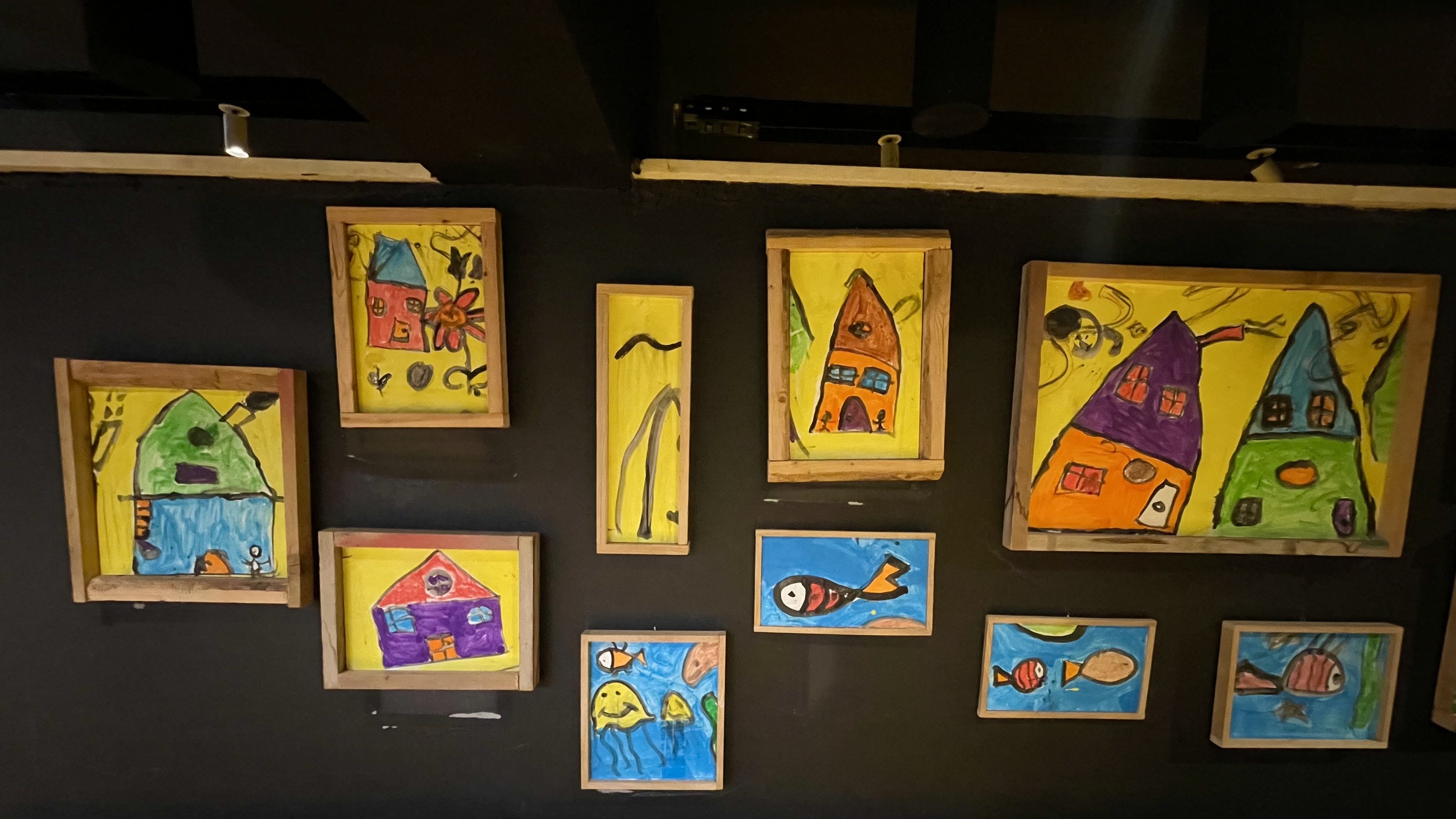 AA-20251027-39533198-39533197-LIBYALI_MIMAR_SAVASIN_METAL_ATIKLARINI_SANATLA_GERI_DONUSTUREREK_HURDA_KAFE_INSA_ETTI