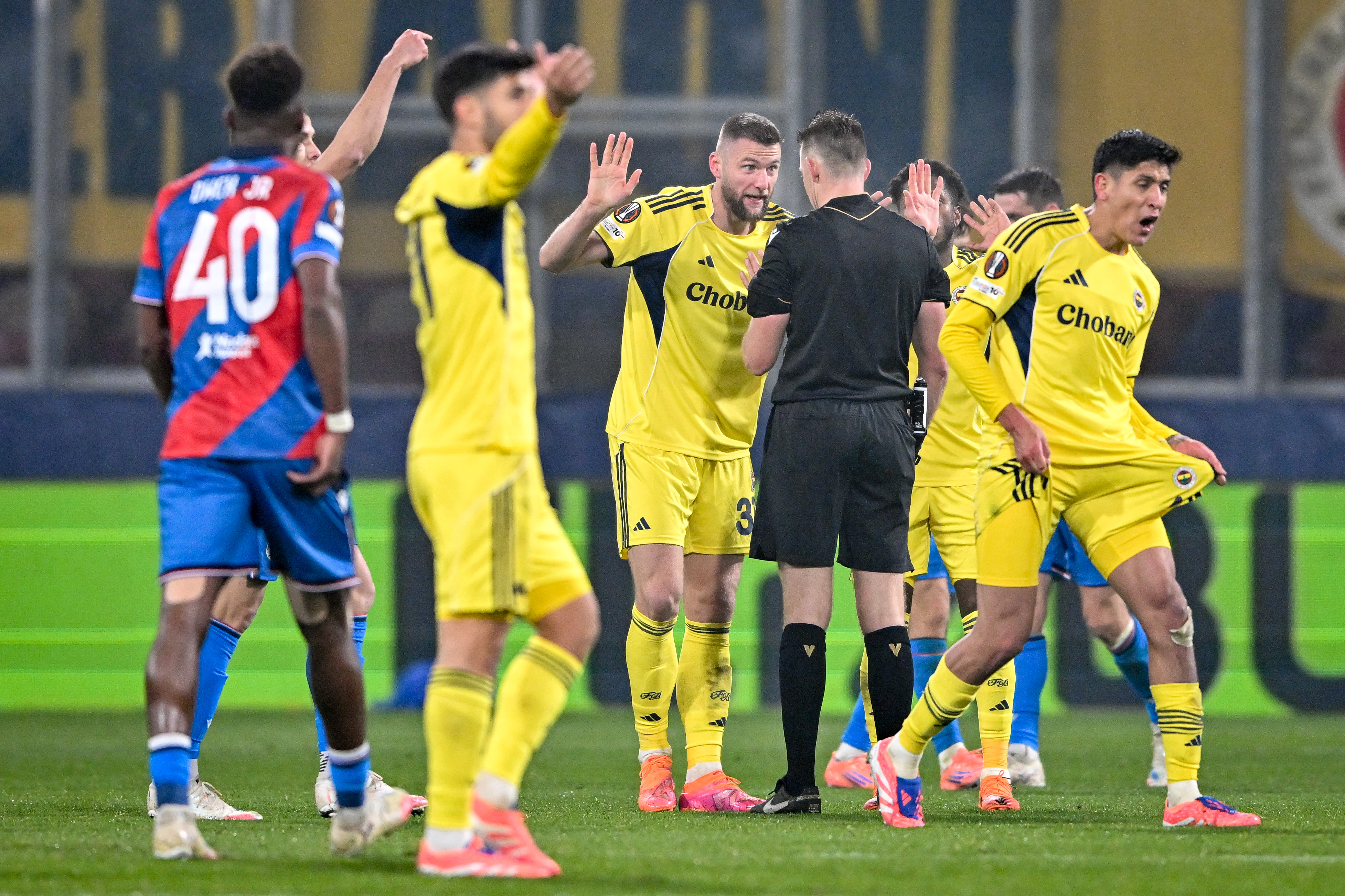 AA-20251106-39638941-39638933-VIKTORIA_PLZEN_FENERBAHCE