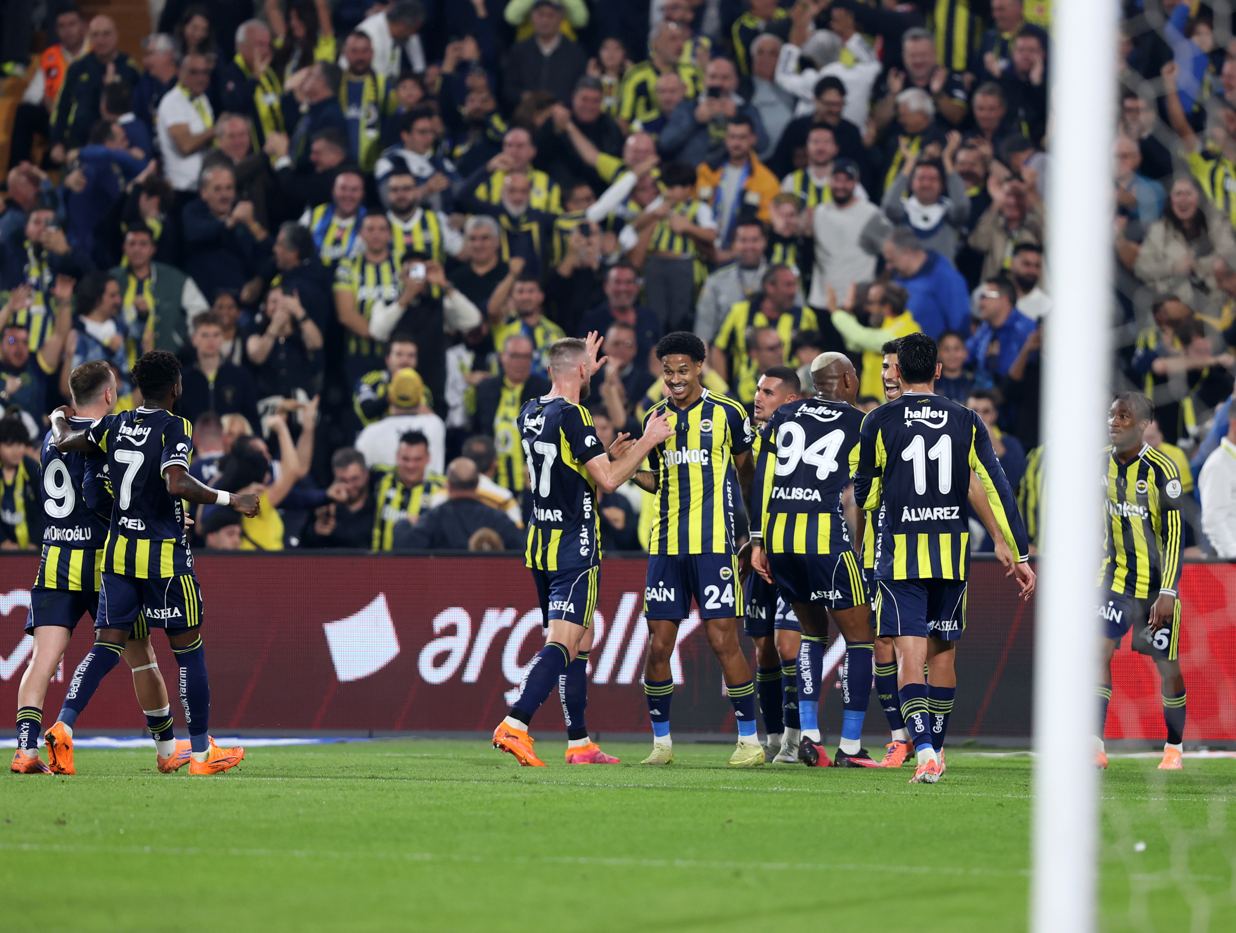 AA-20251109-39663950-39663929-FENERBAHCE_ZECORNER_KAYSERISPOR