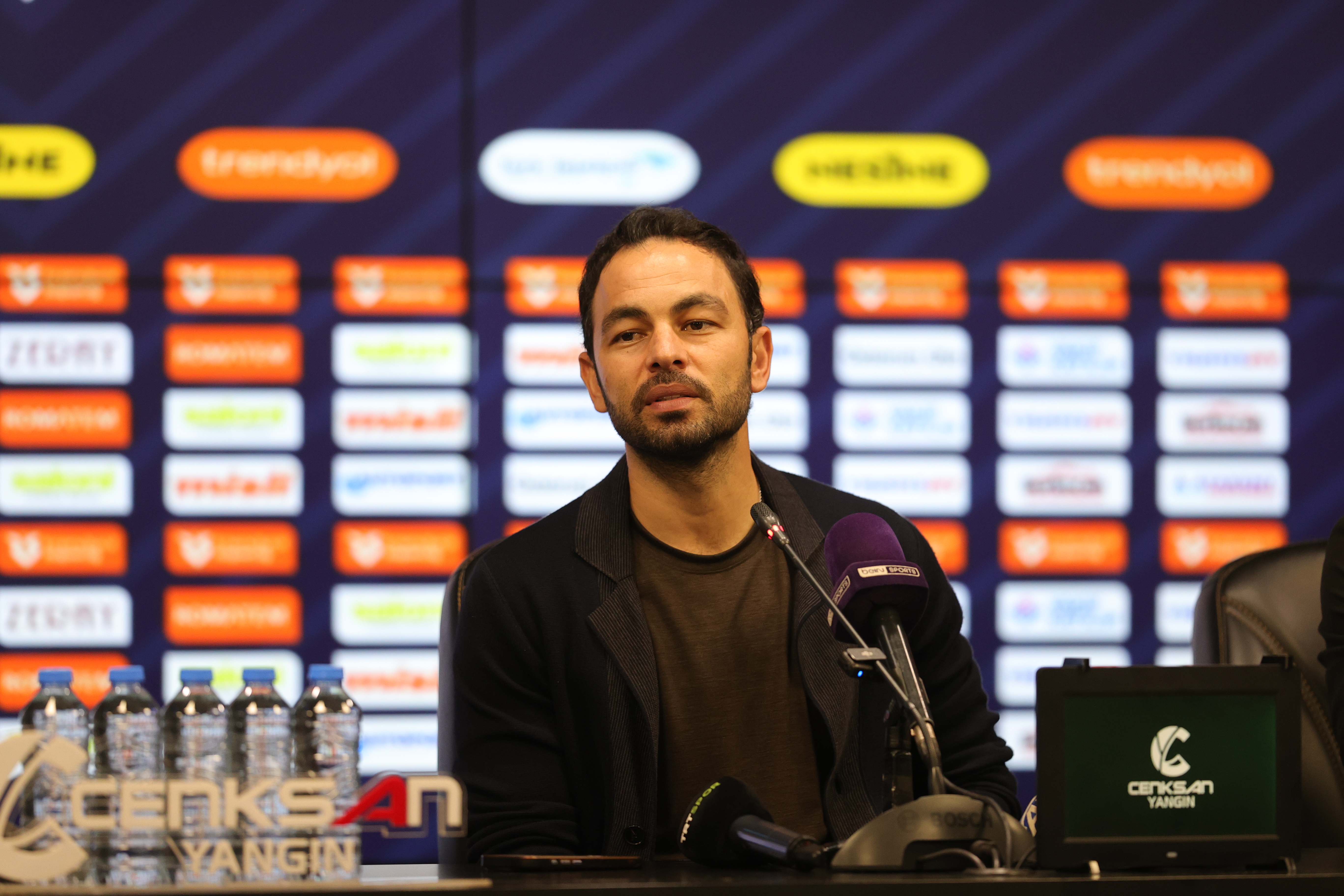 AA-20251109-39664073-39664071-KOCAELISPORGALATASARAY_MACININ_ARDINDAN