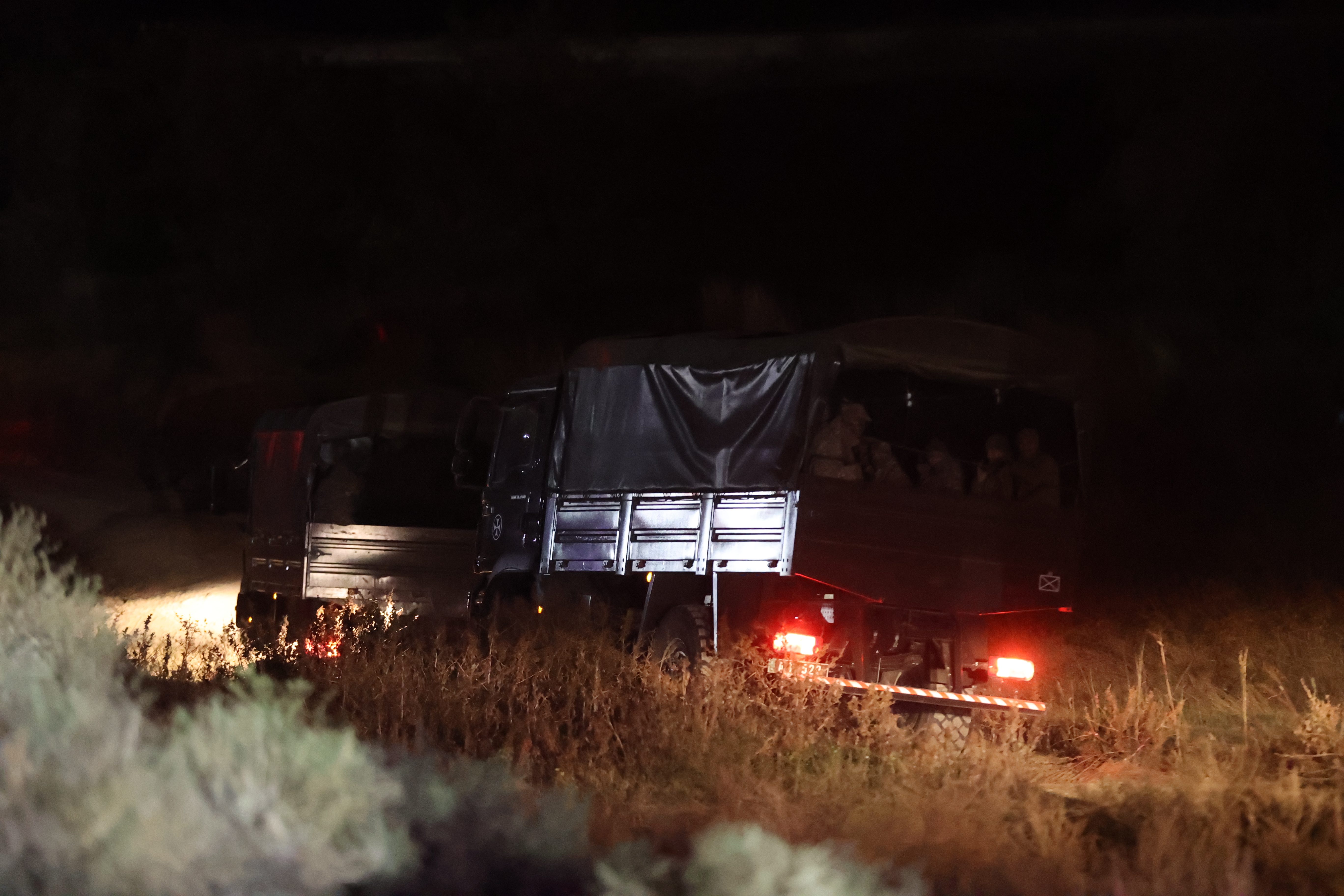 AA-20251111-39685292-39685289-GURCISTANAZERBAYCAN_SINIRINDA_DUSEN_ASKERI_KARGO_UCAGININ_ENKAZINA_ULASILDI