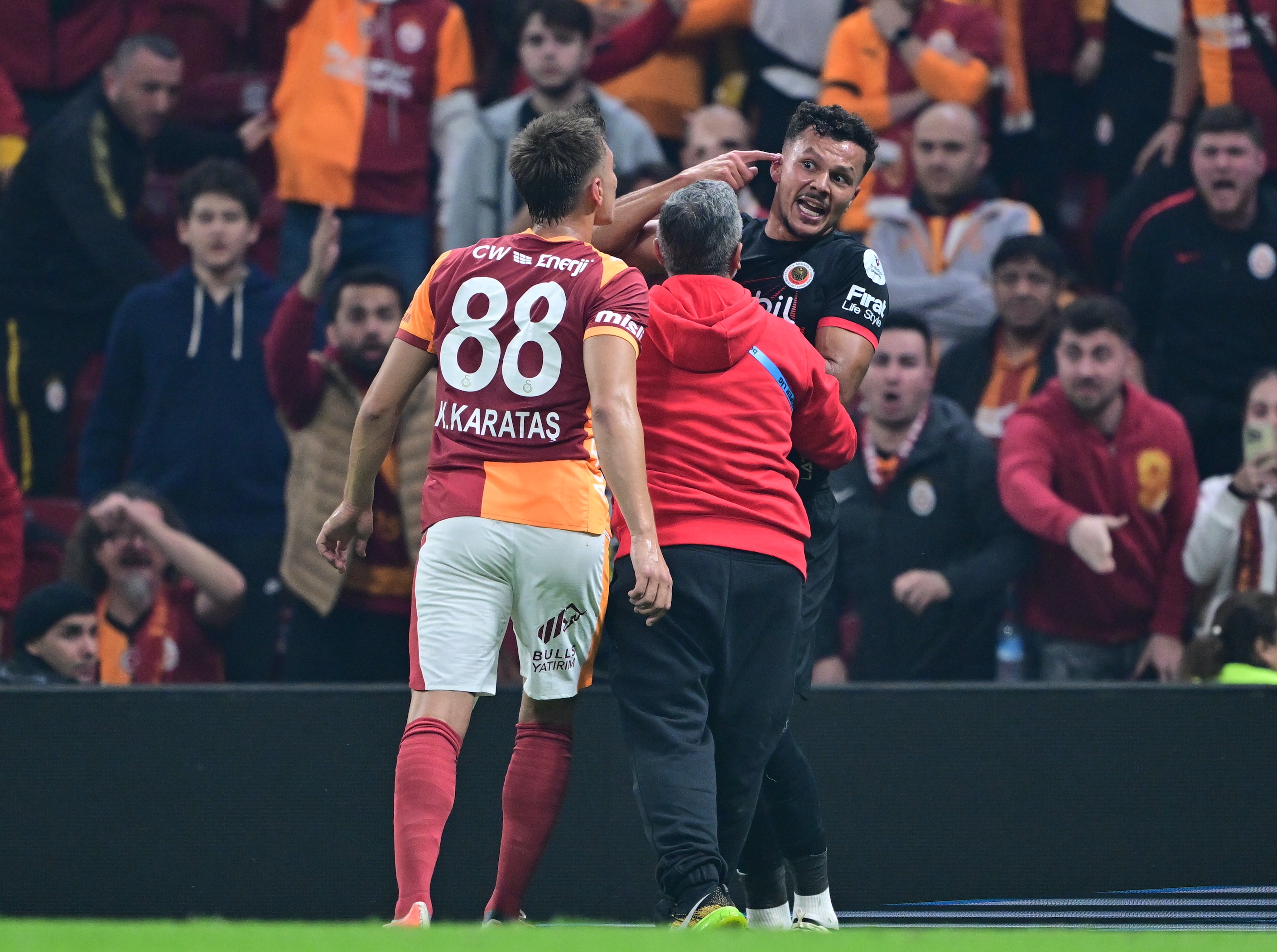 AA-20251122-39778985-39778983-GALATASARAY_GENCLERBIRLIGI