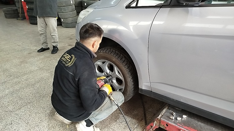 Kış Lastiği Uygulaması 15 Kasım’da Başladı: Yoğunluk ve Güvence Meselesi