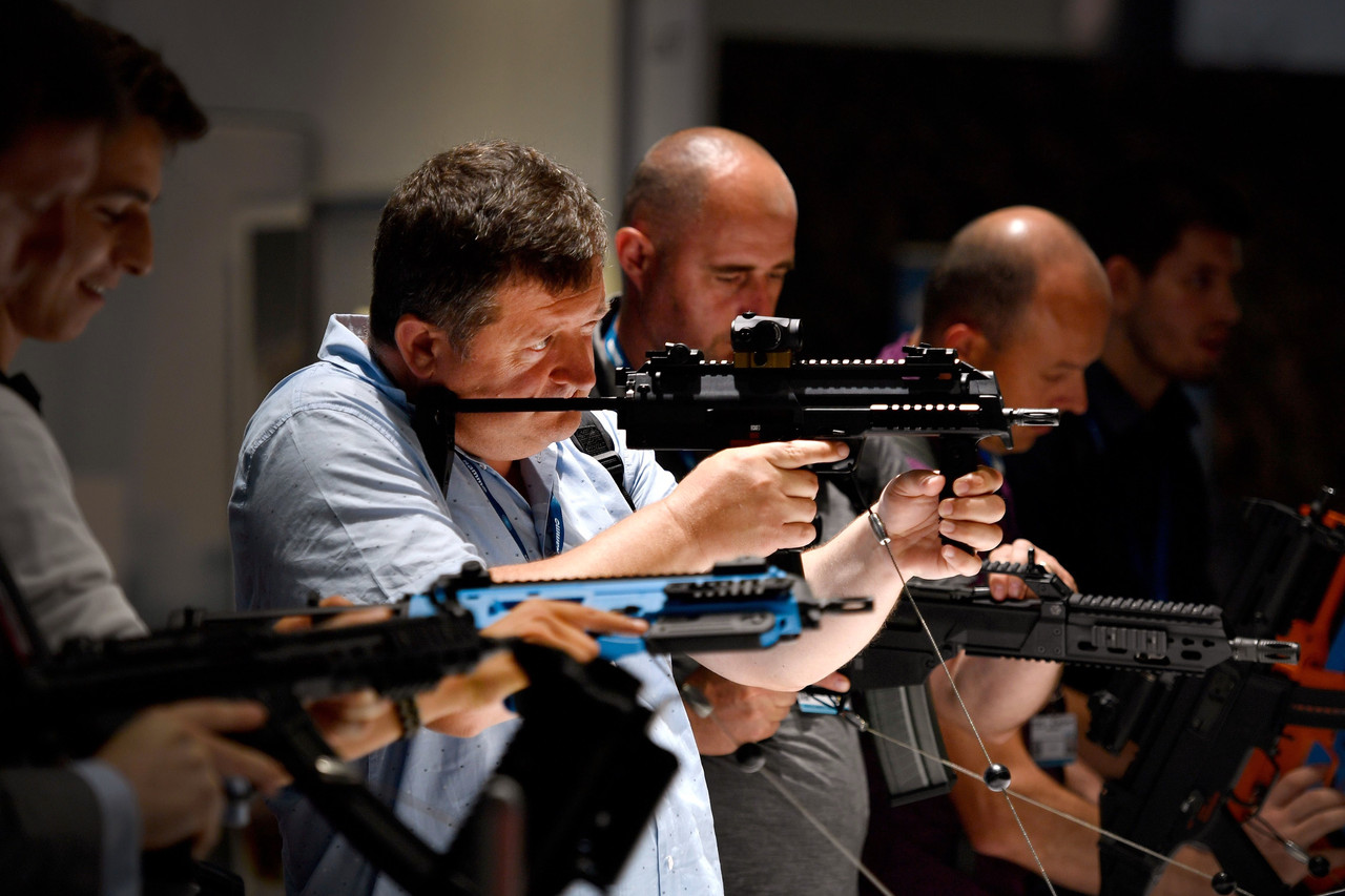 B3-CU997_EUROGU_M_20190104161400