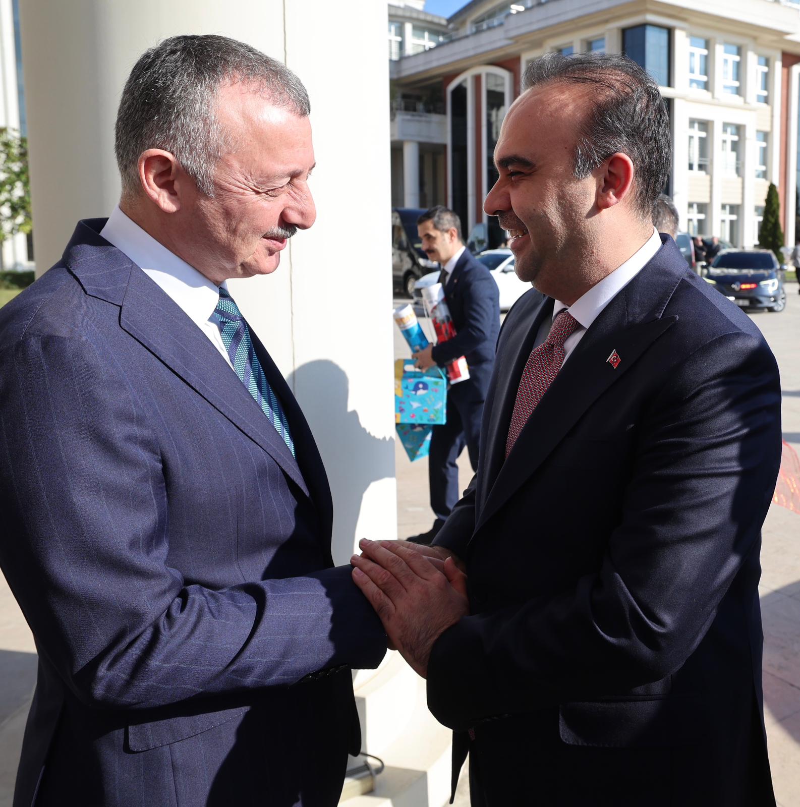 Bakan Kacırdan Büyükşehire ziyaret   (5)