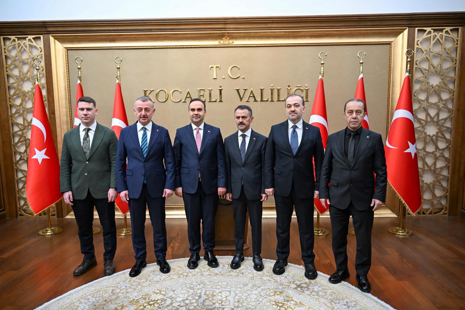 Bakan Kacırdan Büyükşehire ziyaret   (6)