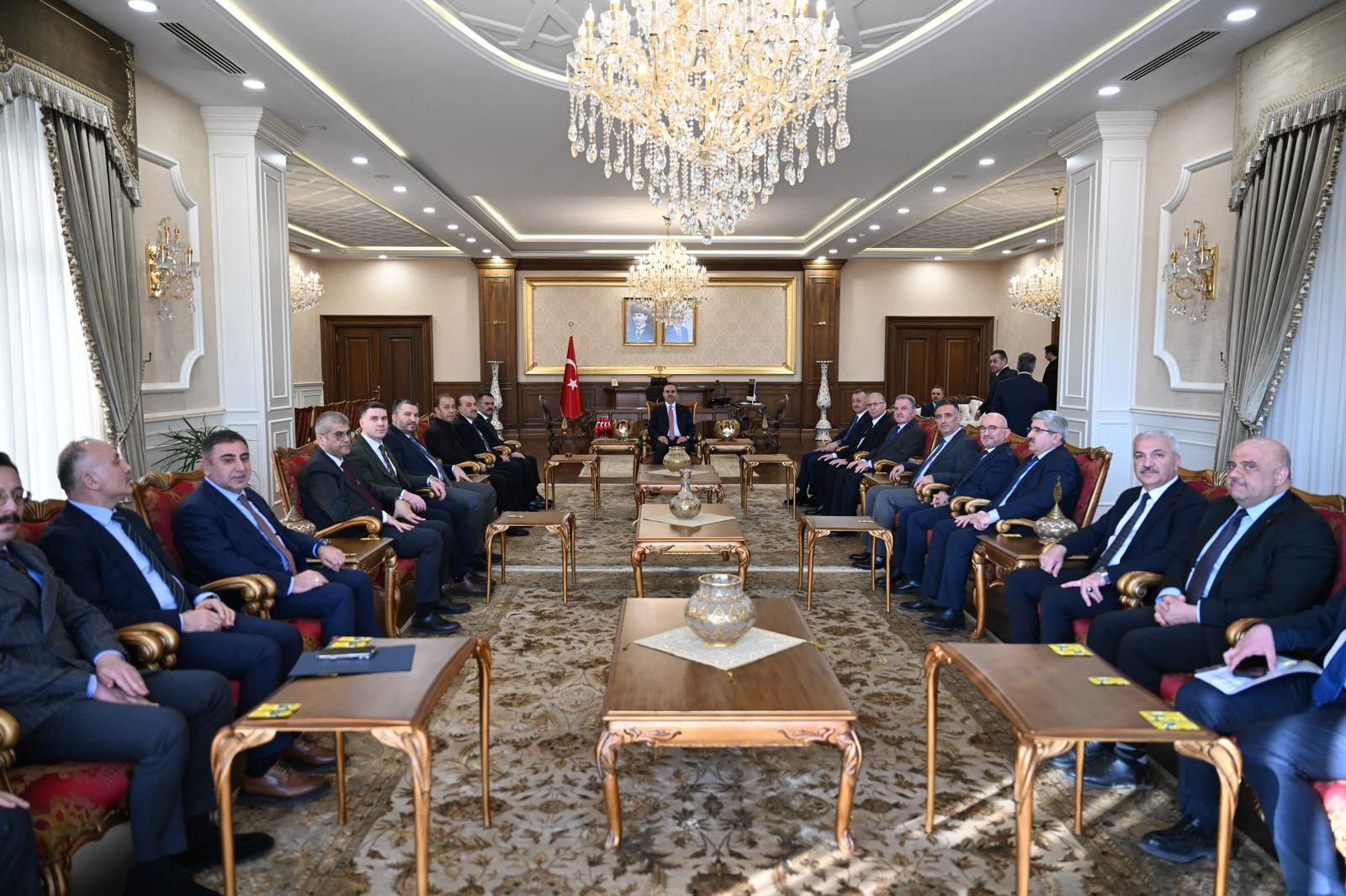 Bakan Kacırdan Büyükşehire ziyaret   (9)