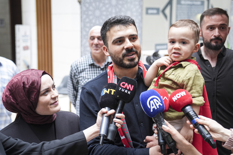 Anne Esra Demir'in Duygusal Mesajı ve Toplumsal Destek