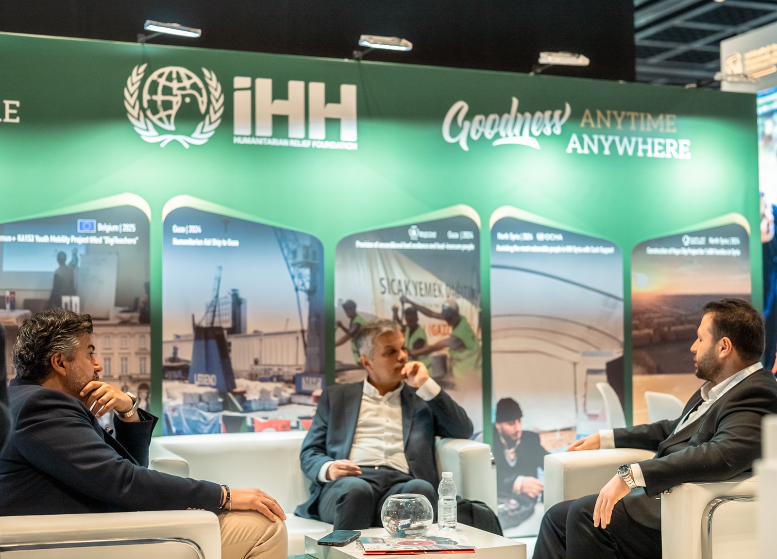 Dubai Dünya Ticaret Merkezi’nde düzenlenen DIHAD 2024’e uluslararası katılım yoğun oldu