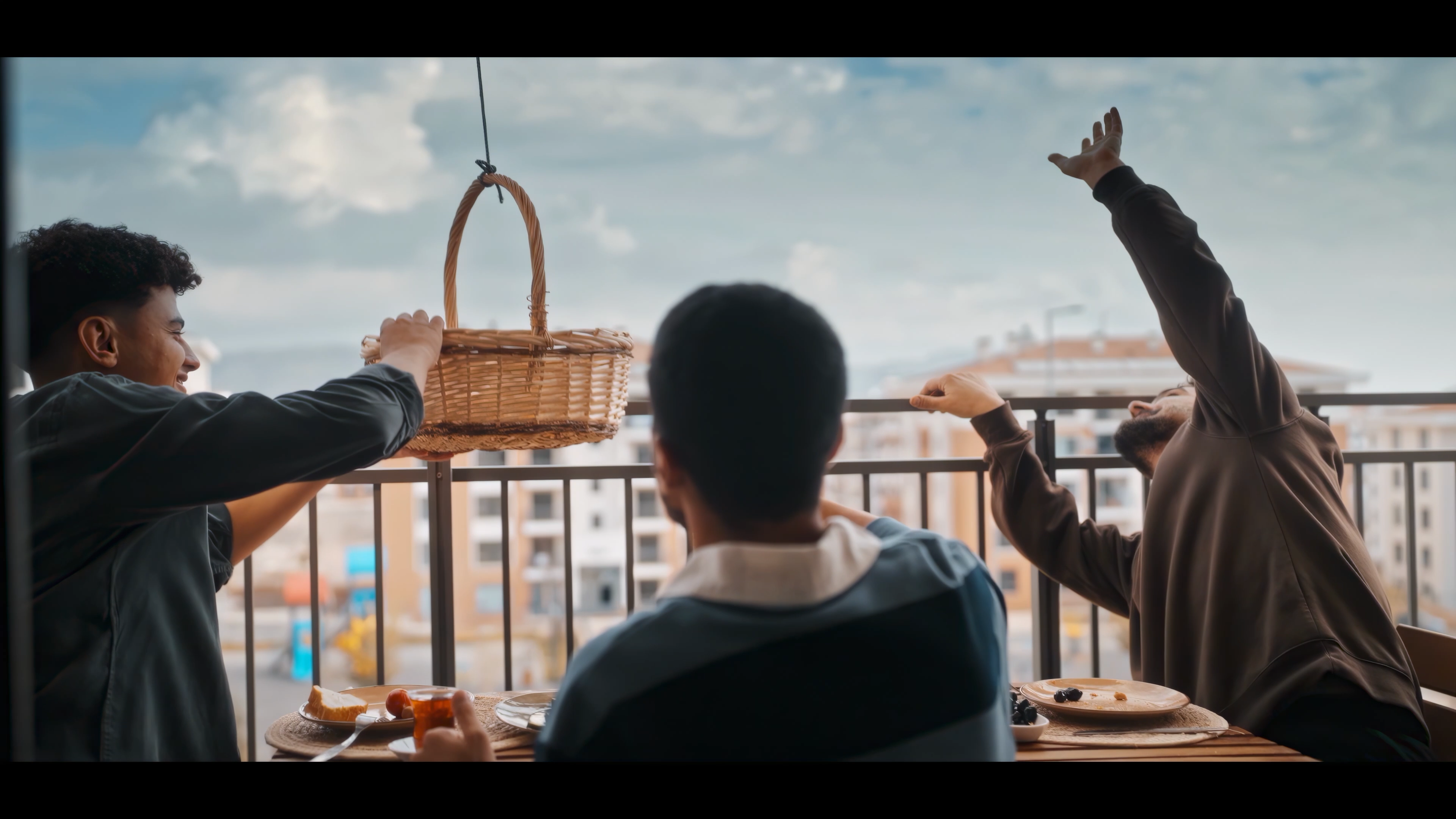 G-N-A-ARIR-F-NAL-00_00_45_29-Still007-20260202140749 (1)