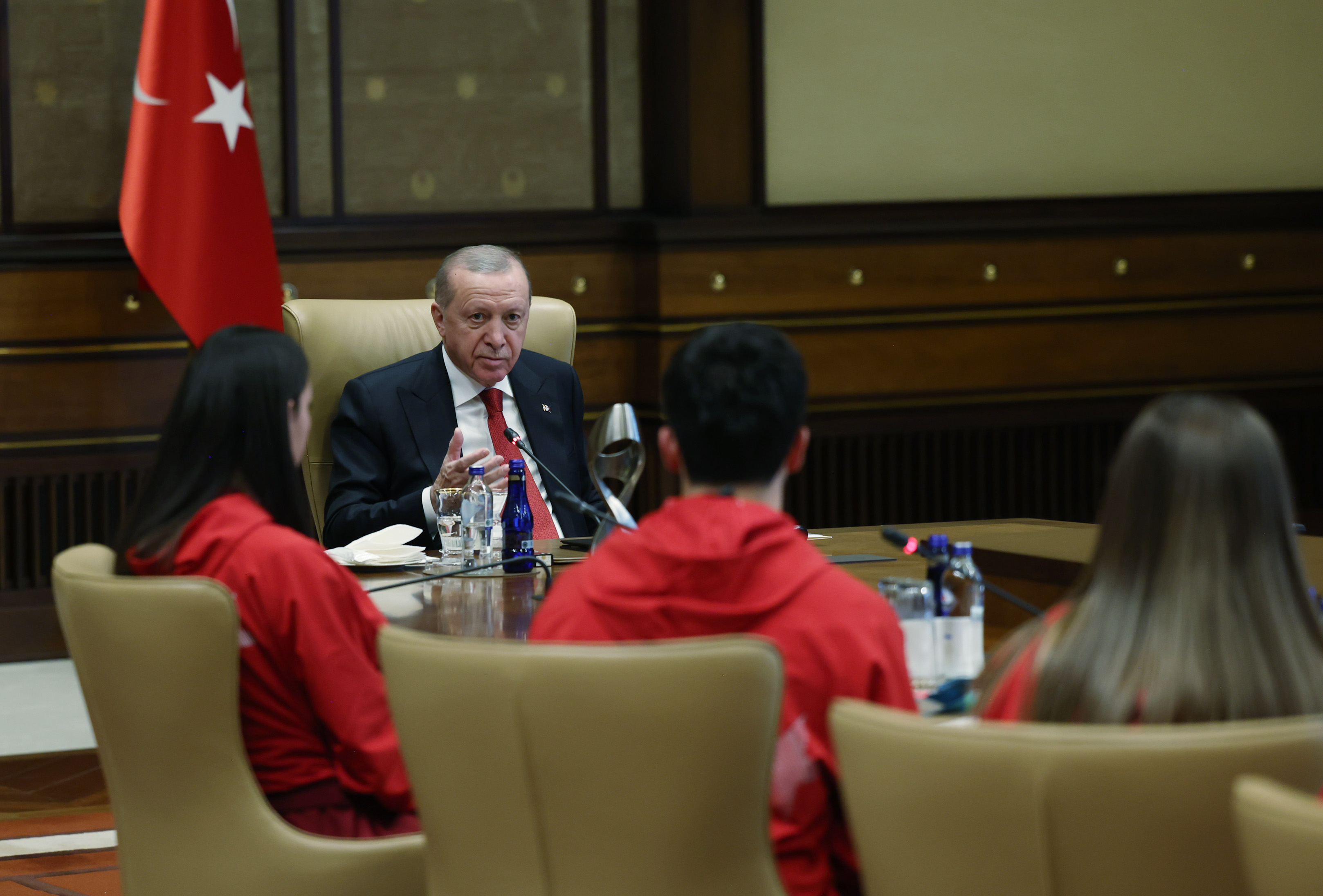 Cumhurbaşkanı Erdoğan, Sporcuları Tebrik Etti: Sporda Türkiye Yüzyılı İçin Kararlı Adımlar