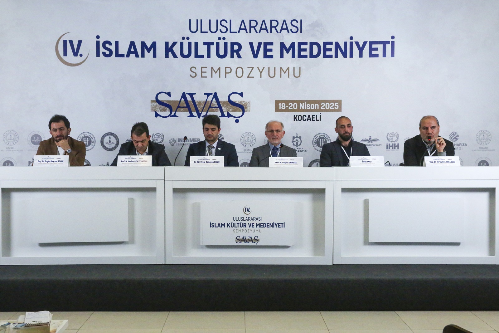 Sempozyumda Savaş ve Barışın İslam'daki Yeri Derinlemesine Tartışıldı