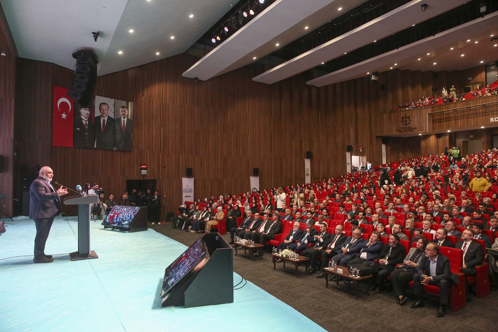 İslam’da Evrensel Barış ve Savaşın Sınırları Vurgulandı