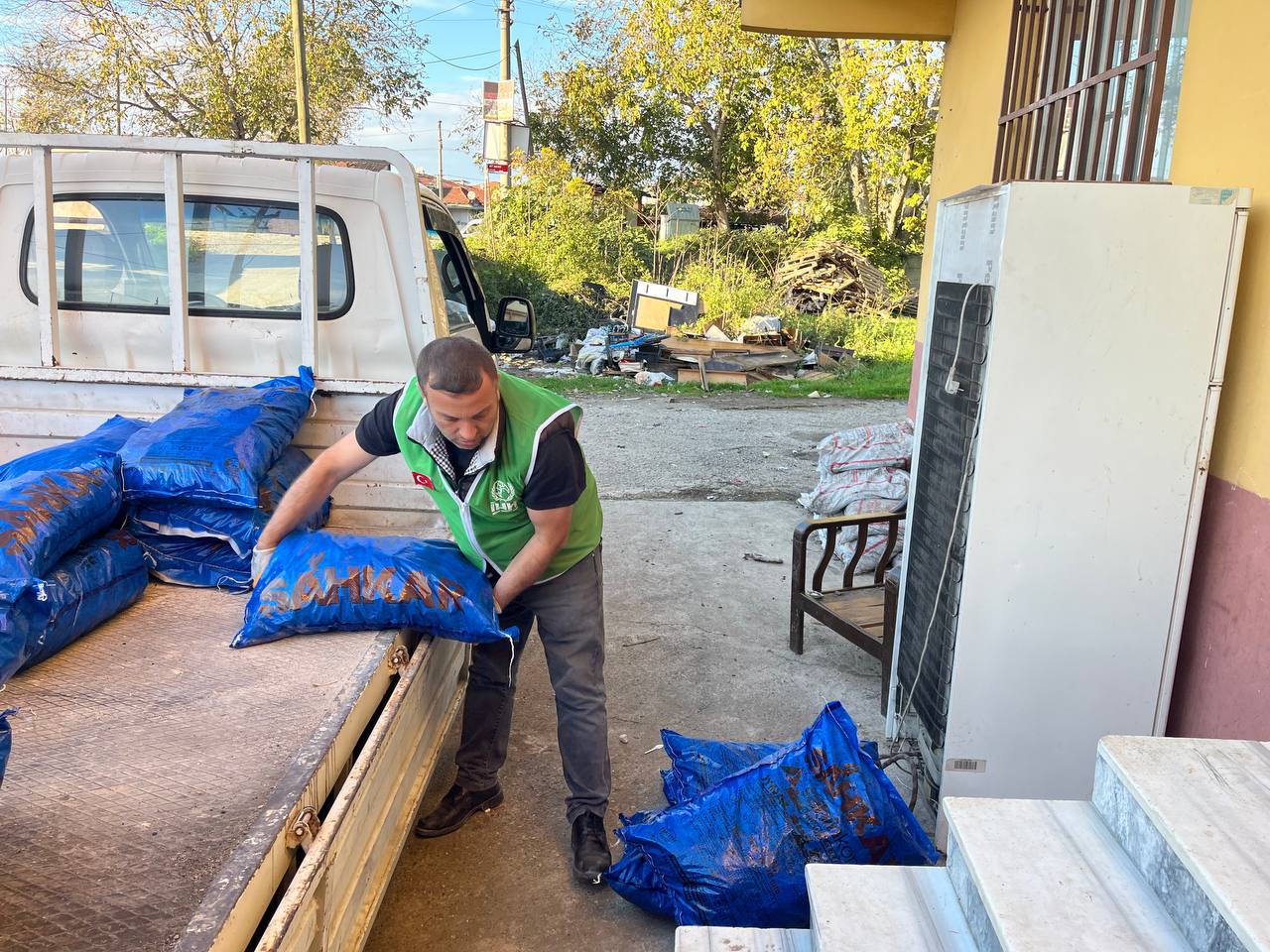 İHH, &ldquo;İyilik Soğuk Geçirmez&rdquo; sloganıyla 22 ülkede kış kampanyası gerçekleştirmeyi hedefliyor1