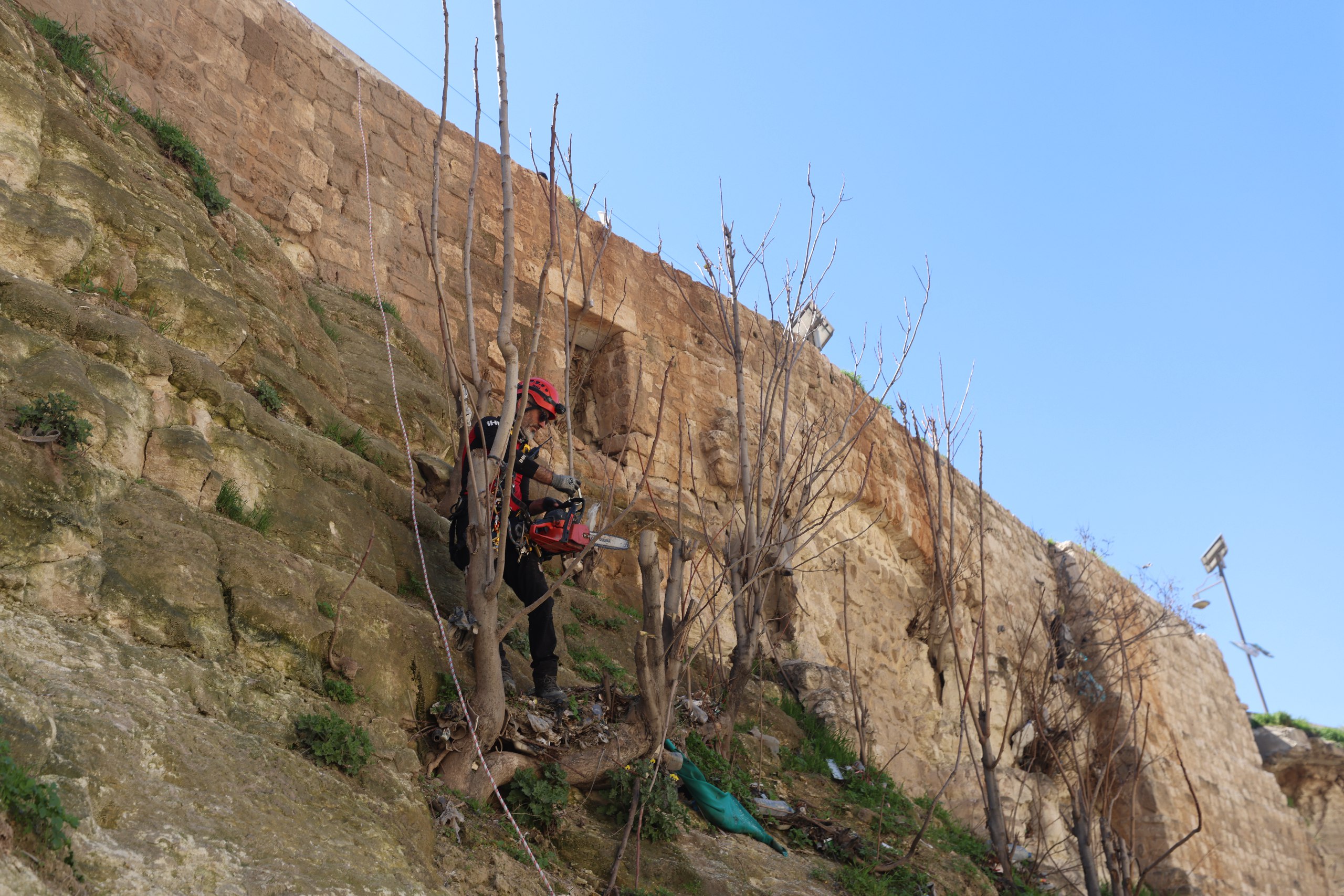 İHH, Halep Kalesi'nde temizlik ve düzenleme çalışması yaptı12