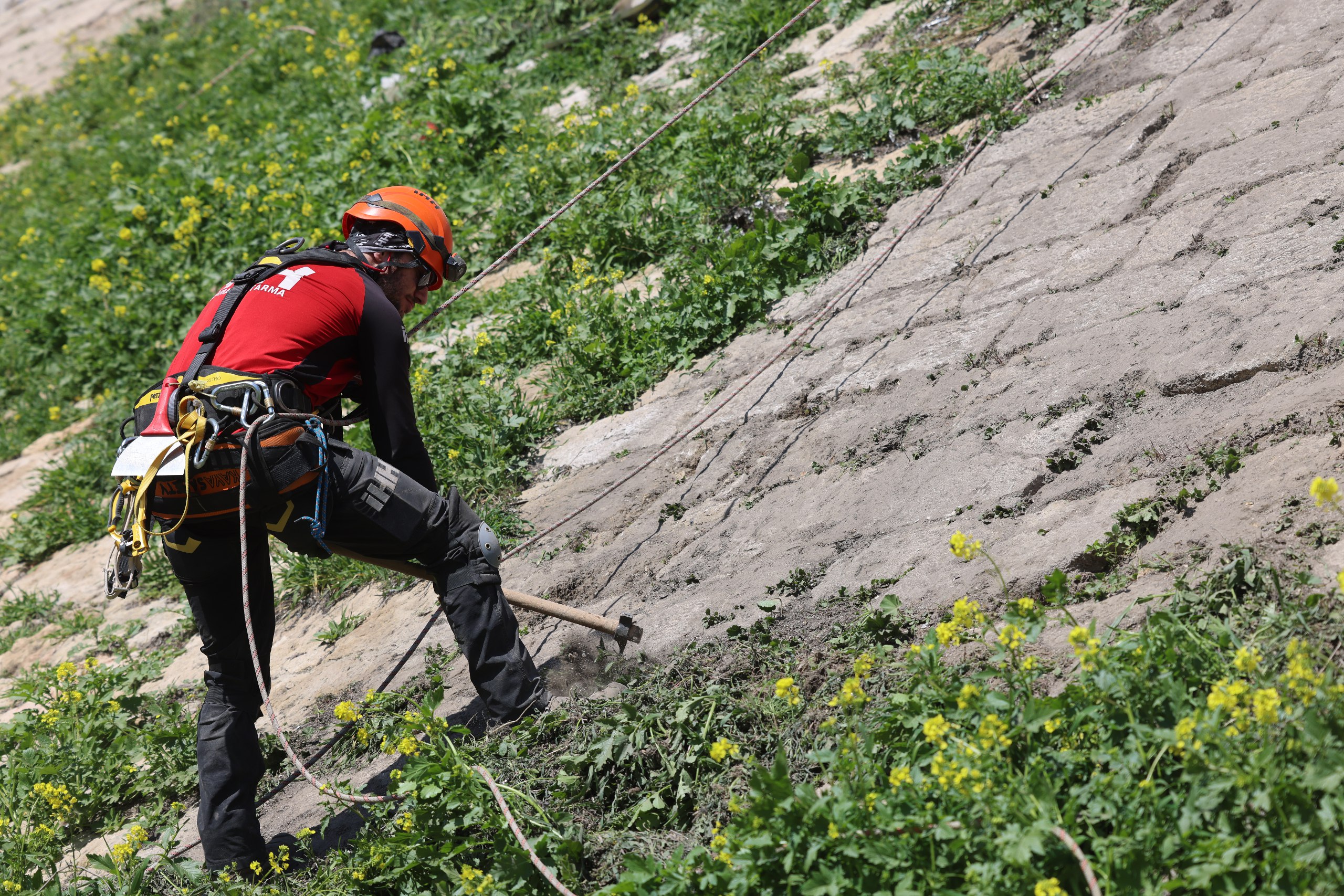İHH, Halep Kalesi'nde temizlik ve düzenleme çalışması yaptı6