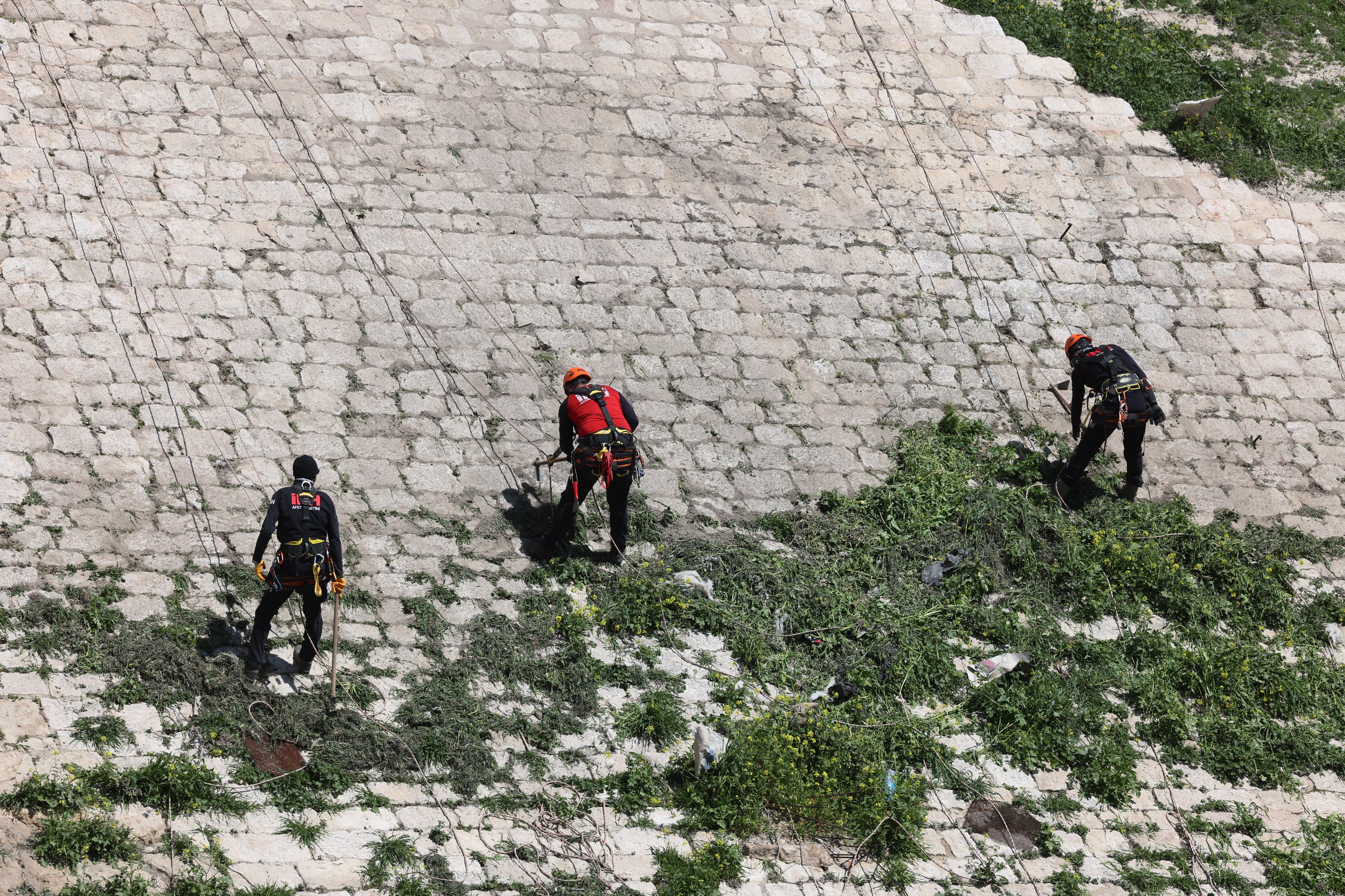 İHH, Halep Kalesi'nde temizlik ve düzenleme çalışması yaptı8