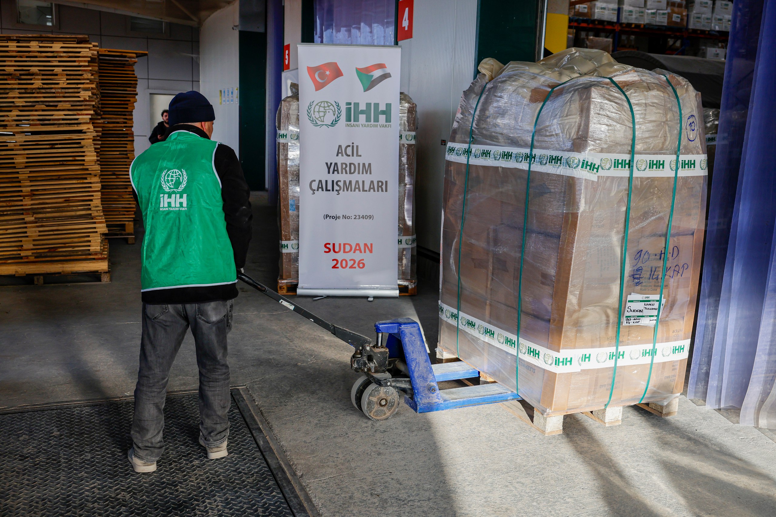 İHH'dan Sudan'a 13 TIR'lık insani yardım 1