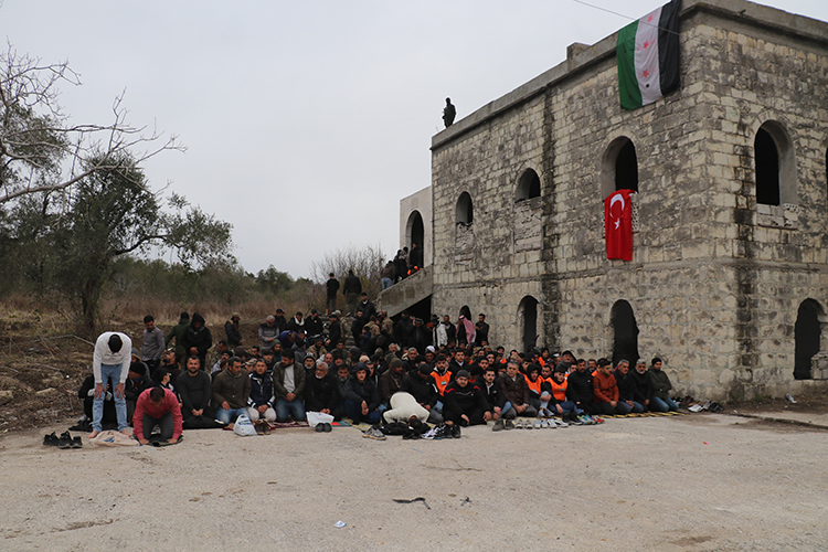 “Ağacın dalına kökünden başka kimse acımaz”