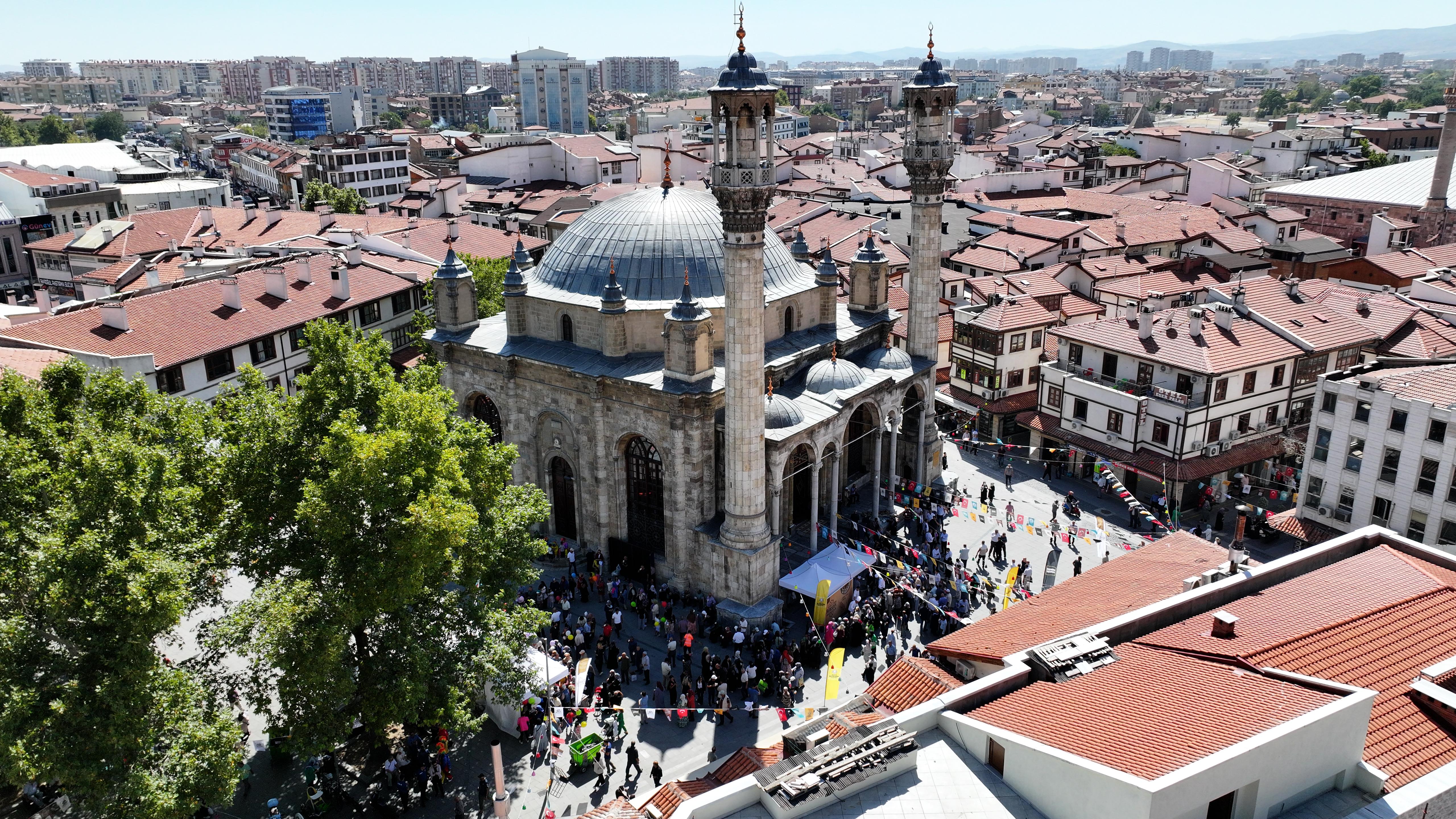 Kültür ve Ticaretin Kadim Bedeni: 4. Tarihi Bedesten Alışveriş Günleri Başladı