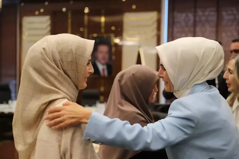 Bakan Göktaş Bingöl'de 'Terörsüz Türkiye Kardeşlik Sofrası'nda Şehit Aileleri ve Gazilerle Buluştu