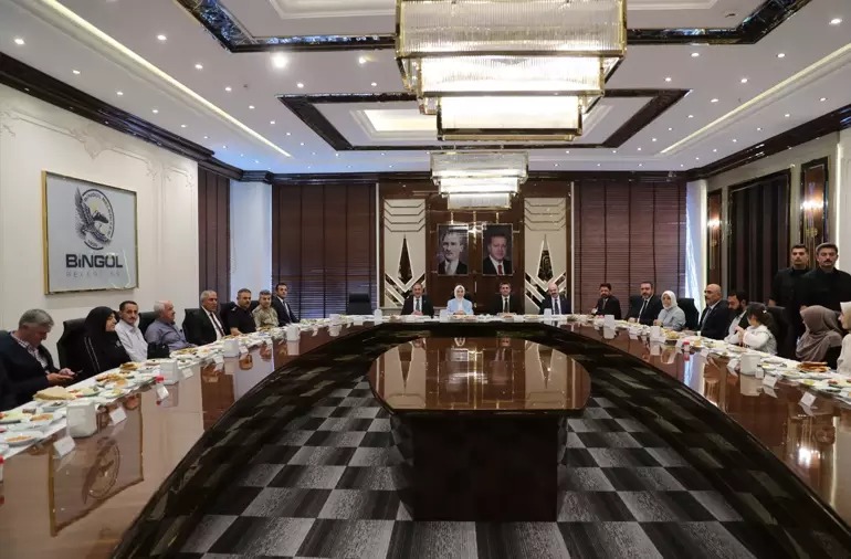 Bakan Göktaş Bingöl'de 'Terörsüz Türkiye Kardeşlik Sofrası'nda Şehit Aileleri ve Gazilerle Buluştu