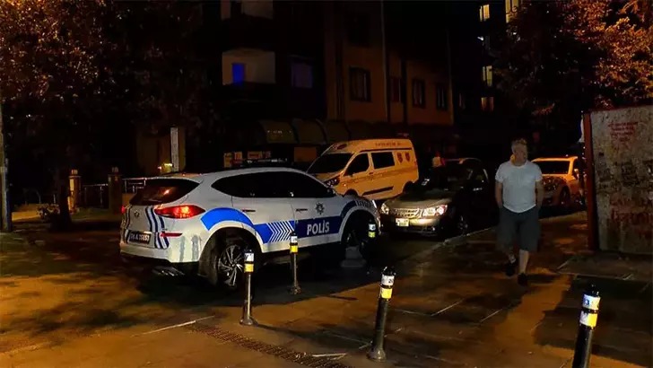 Bakırköy'de tartışmayı ayırmak isteyen kadın bacağından vuruldu
