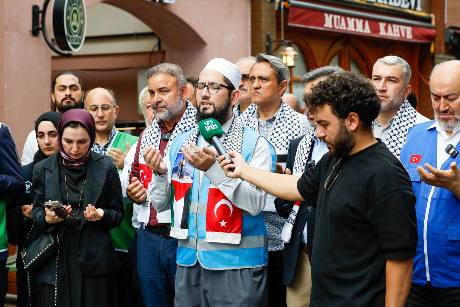 _Üsküdar'da 50'yi aşkın esnaf bir günlük gelirini Gazzeye bağışlıyor_ (11)