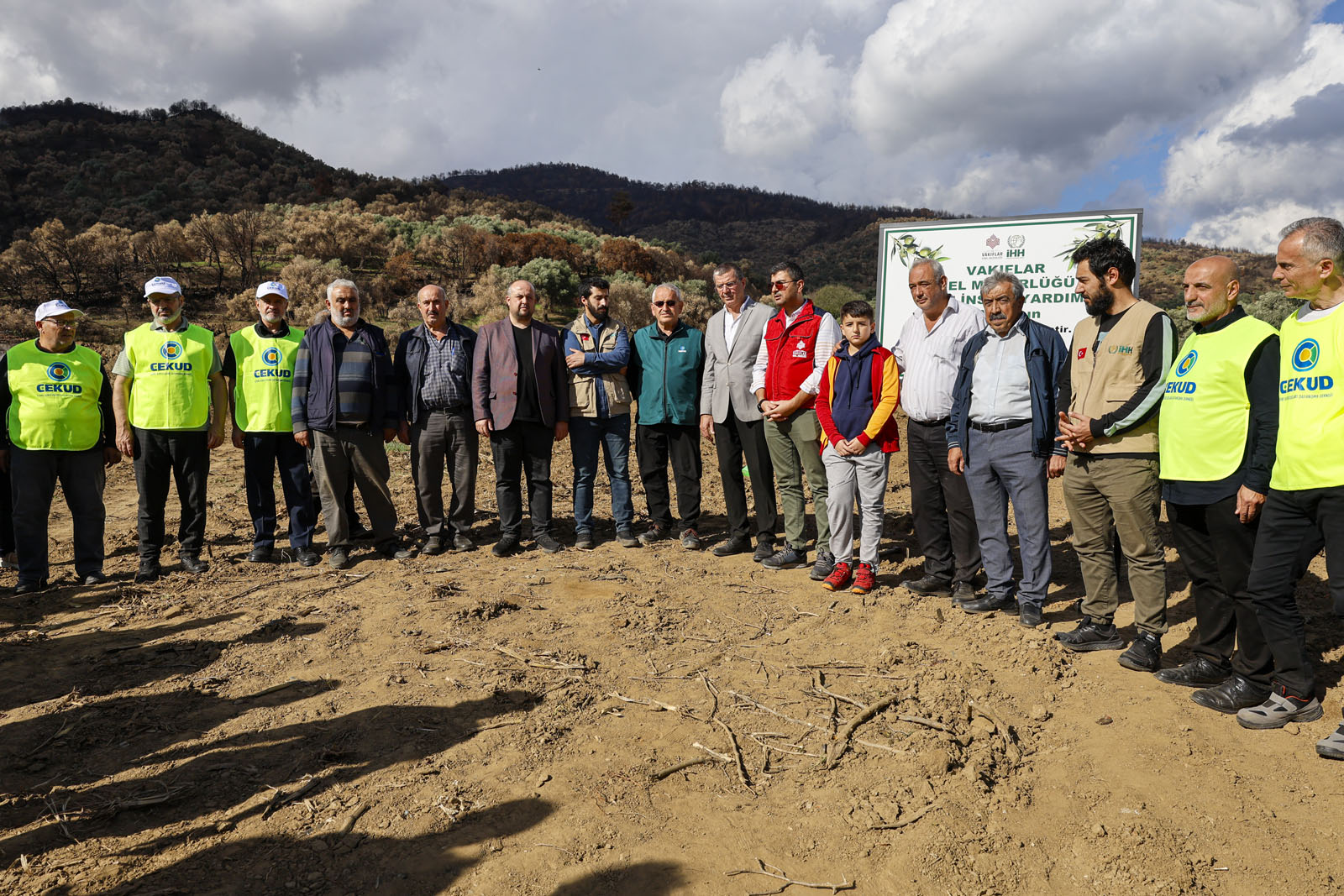 İzmir'de Başlayan Zeytin Fidanı Destek Projesi: 21 Bin 500 Fidanlık Hedefle Yeni Planlar