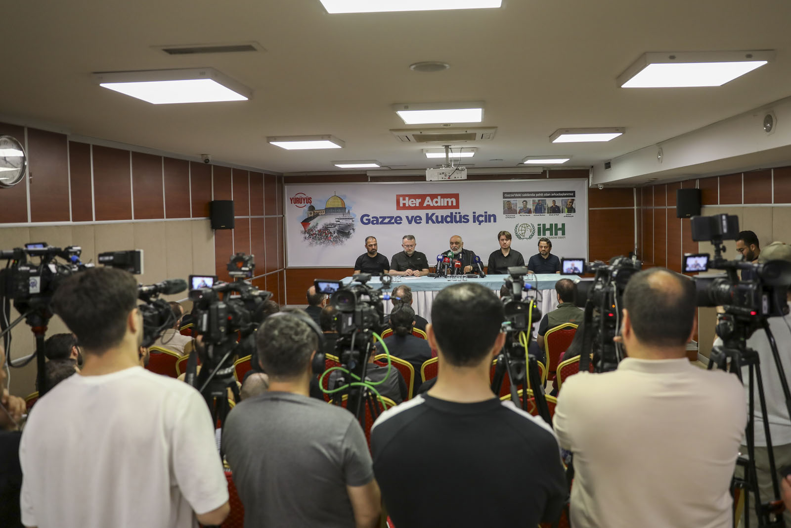 _İHH'dan, Gazze'de 5 görevlisinin şehit edildiği saldırıyla ilgili basın açıklaması _ (3)