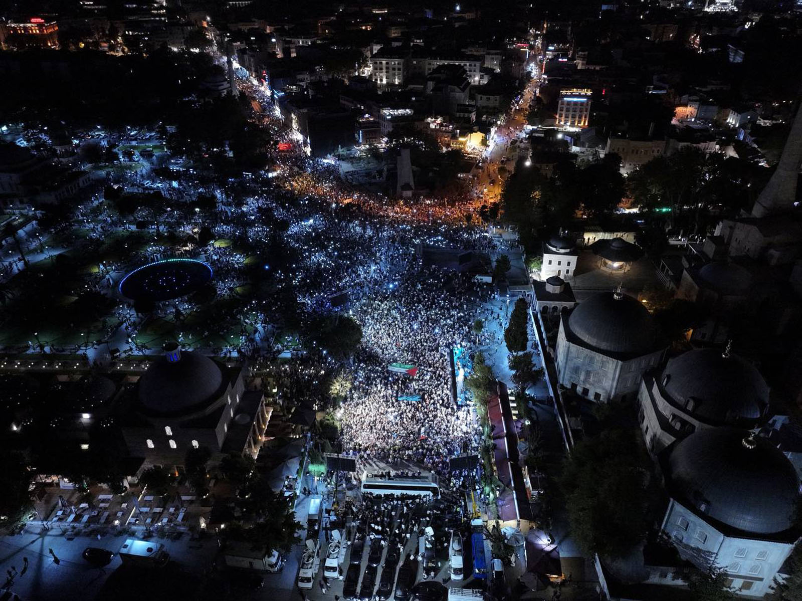 Yüz binler İstanbul'da Gazze için yürüdü