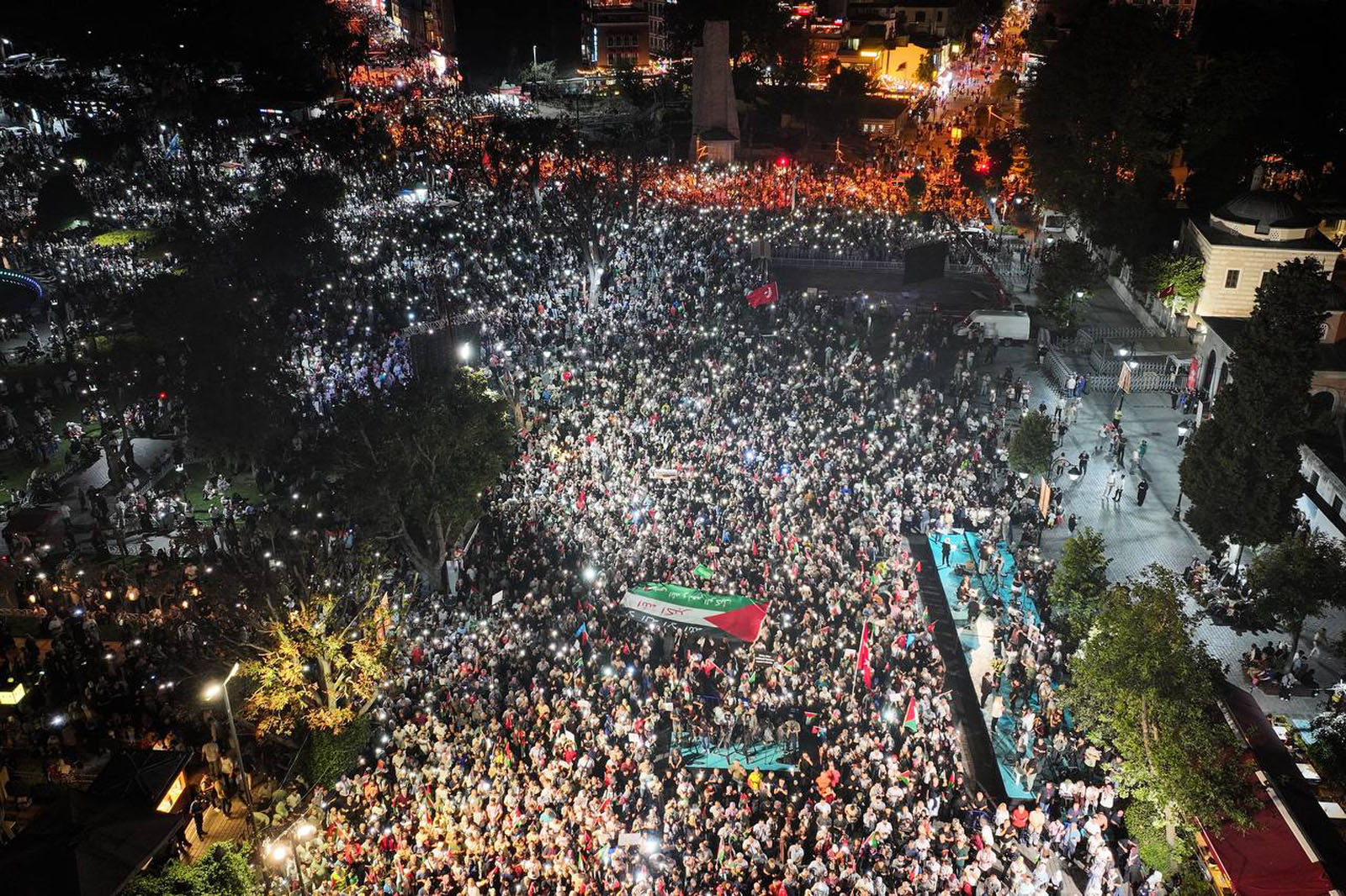 Yüz binler İstanbul'da Gazze için yürüdü