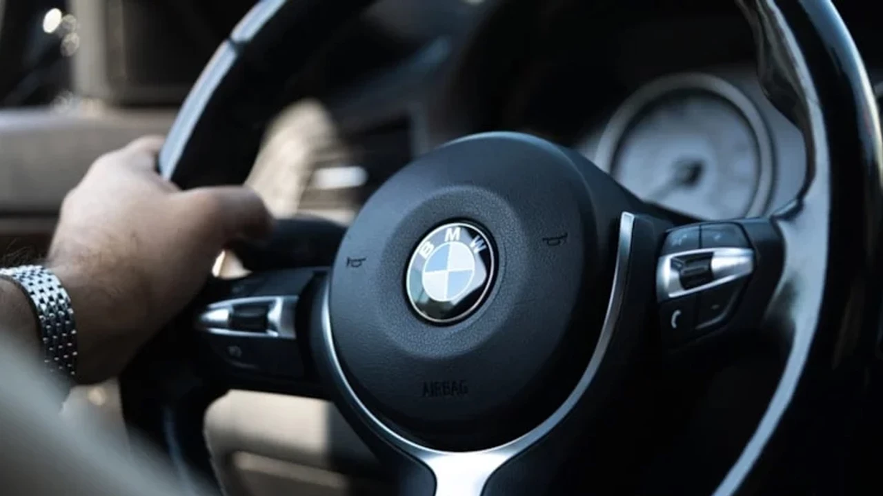 bmw-on-binlerce-araci-geri-cagiriyor-iste-nedeni-kzda