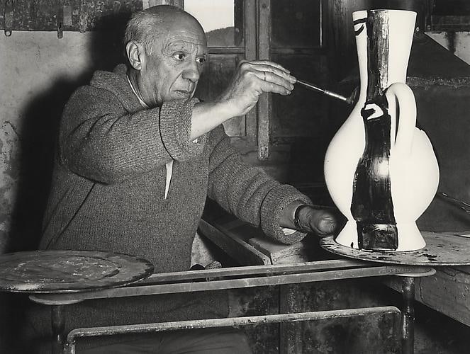 Ünlü İspanyol sanatçı Pablo Picasso'nun 1947 ile 1964 yılları arasında yarattığı, her biri el boyaması ve benzersiz olan yedi adet seramik tabak ve kase, sanat tarihinin en dikkat çekici satışlarından birine imza attı.
