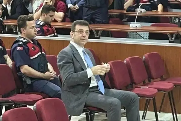 ekrem-imamoglu-sahte-diploma-davasinda-3-uncu-kez-mahkemede-1765184035-403_large_1